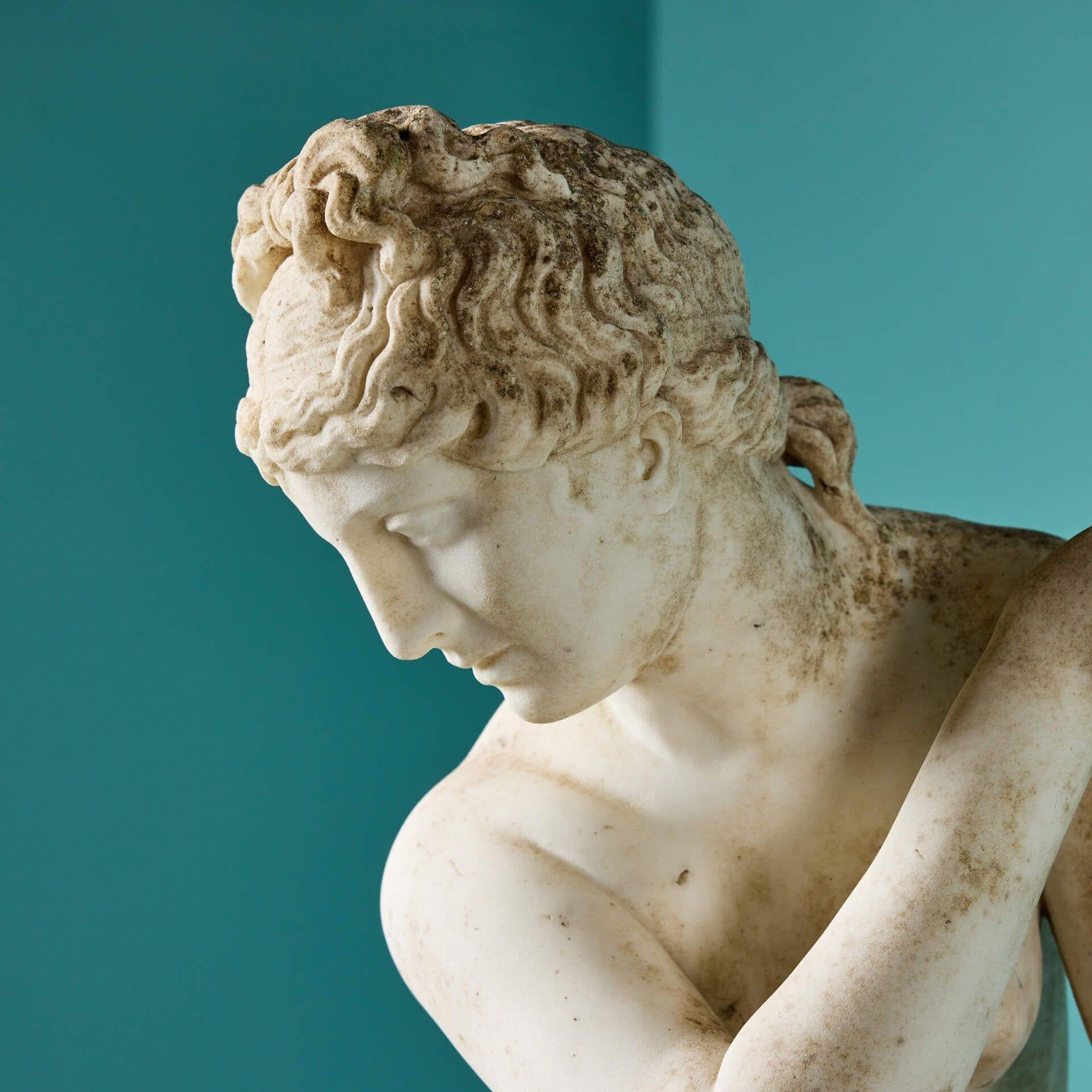 Antike Marmorskulptur der Aphrodite im Angebot 1