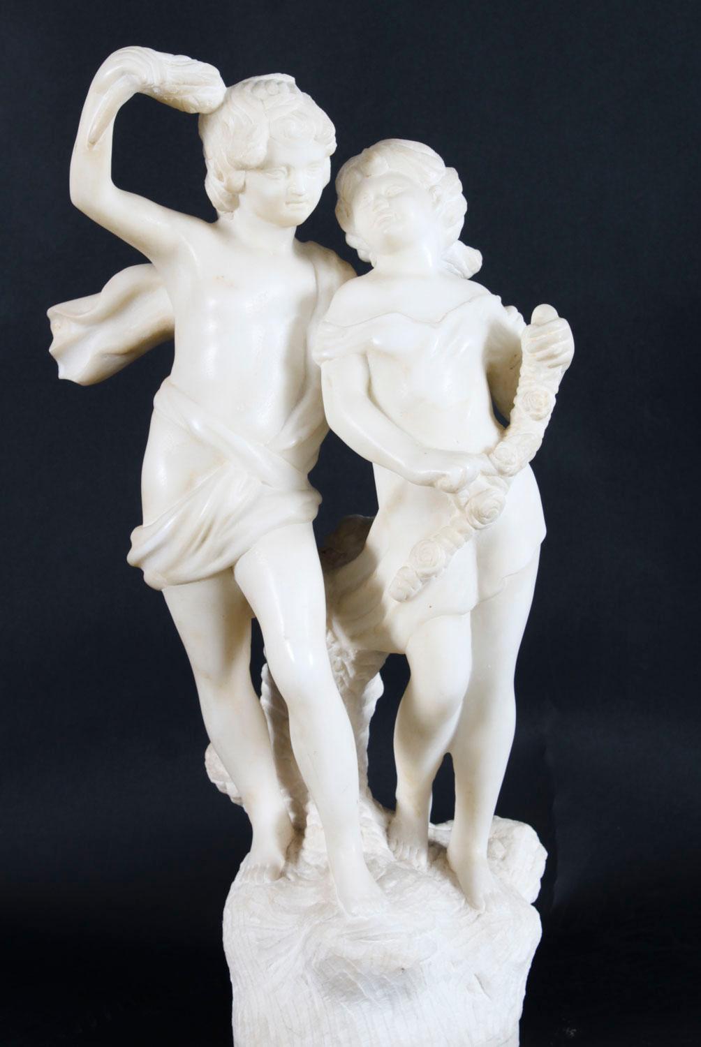 Intagliato Scultura antica in marmo di due fratelli del XX secolo in vendita
