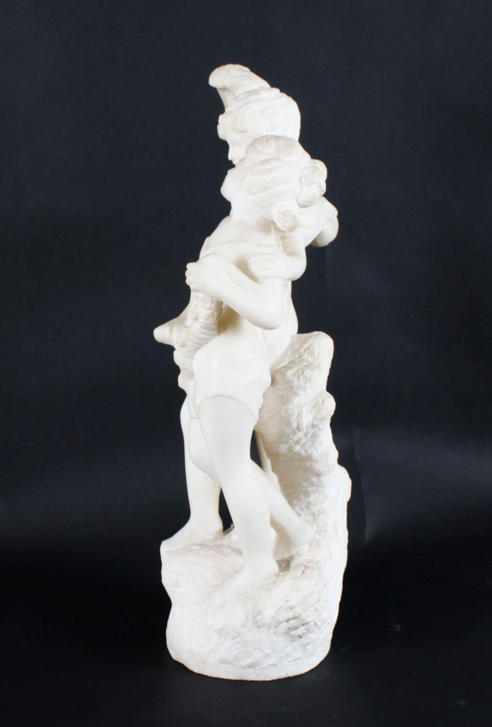 Inizio XX secolo Scultura antica in marmo di due fratelli del XX secolo in vendita