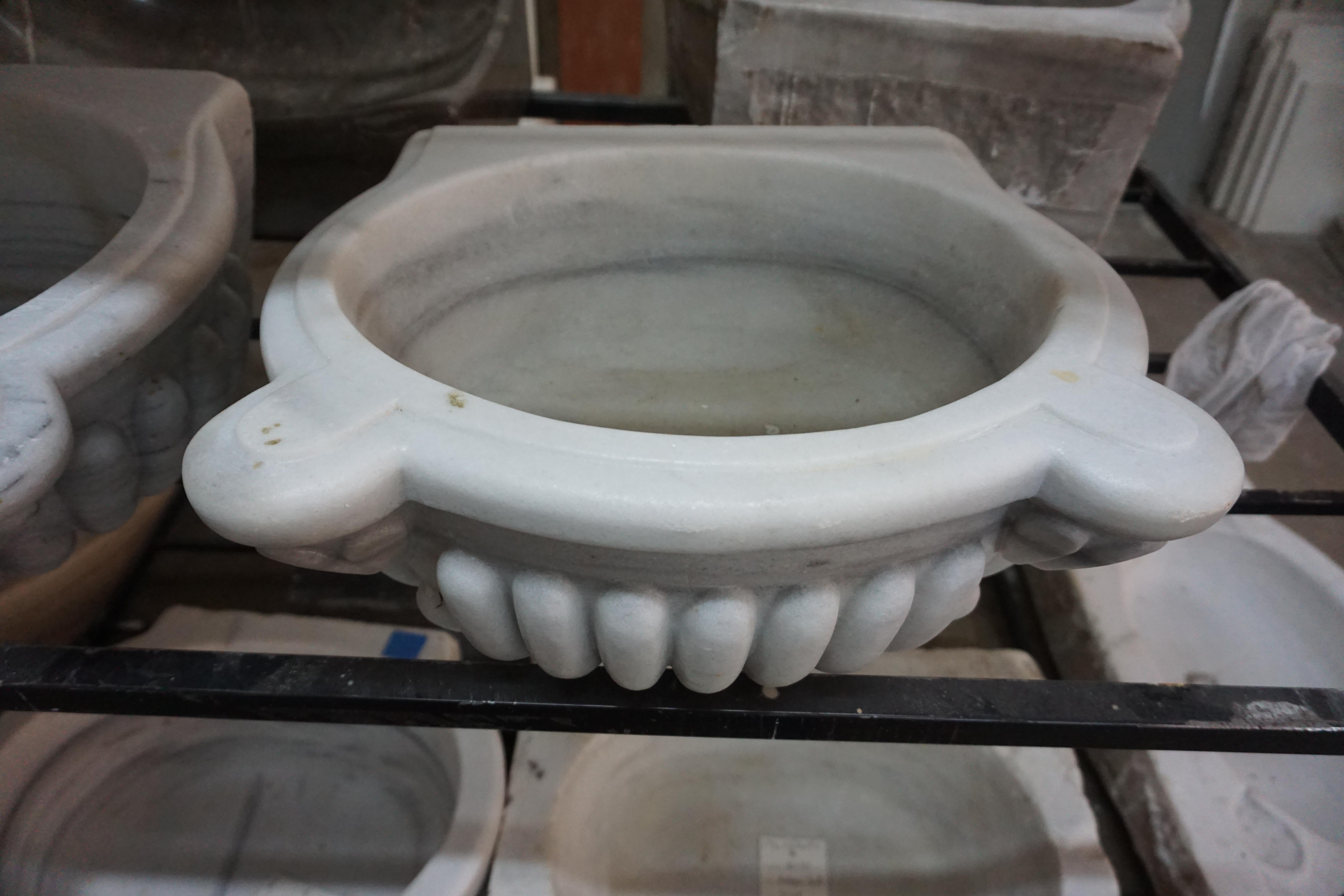 Antique marble sink with gadroon design.

Measurements: 16'' W x 14.5'' D x 7'' H.