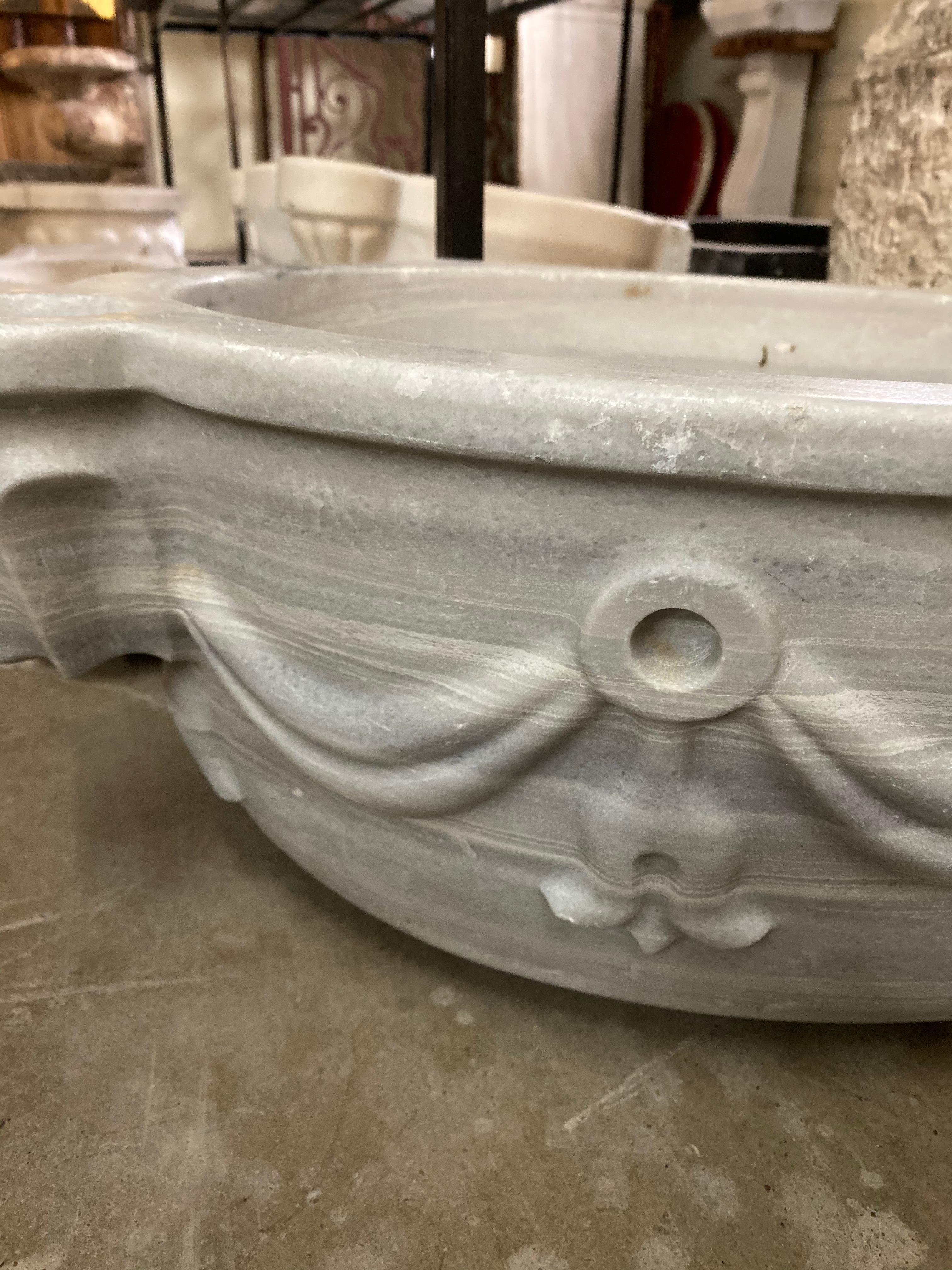 Antique Marble Sink In Good Condition In Dallas, TX