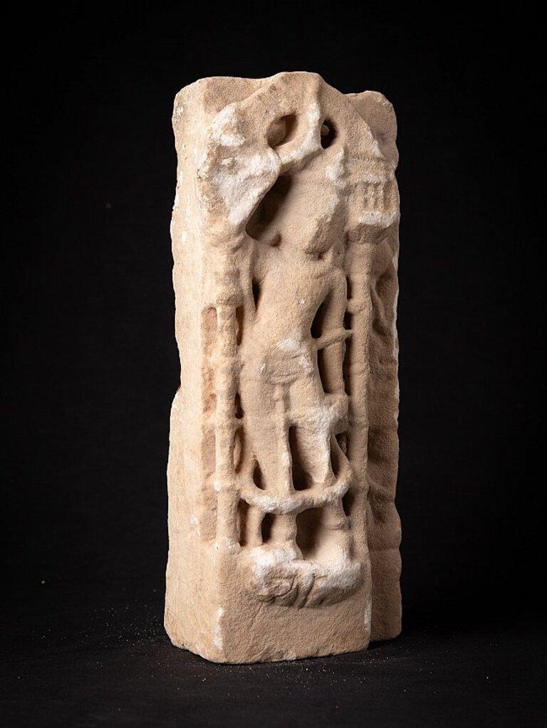 Antique Marble Statue from Jain Temple from India In Good Condition For Sale In DEVENTER, NL