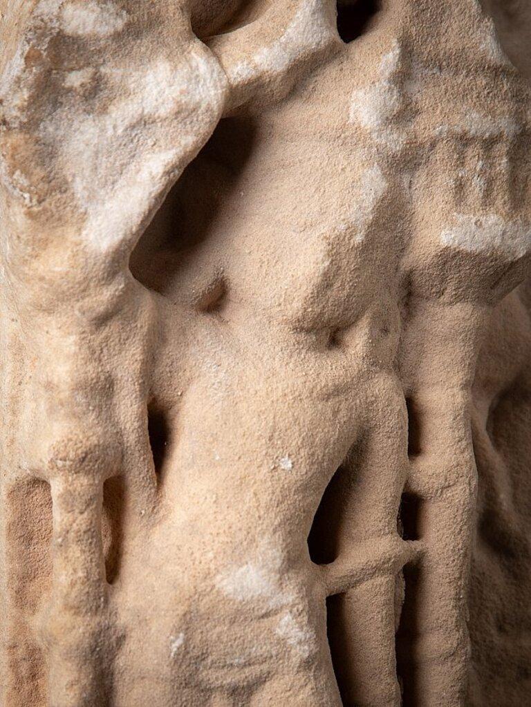 Antike Marmorstatue aus einem Jain- Tempel aus Indien im Angebot 4