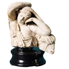 Antica statua in marmo di Arianna dormiente