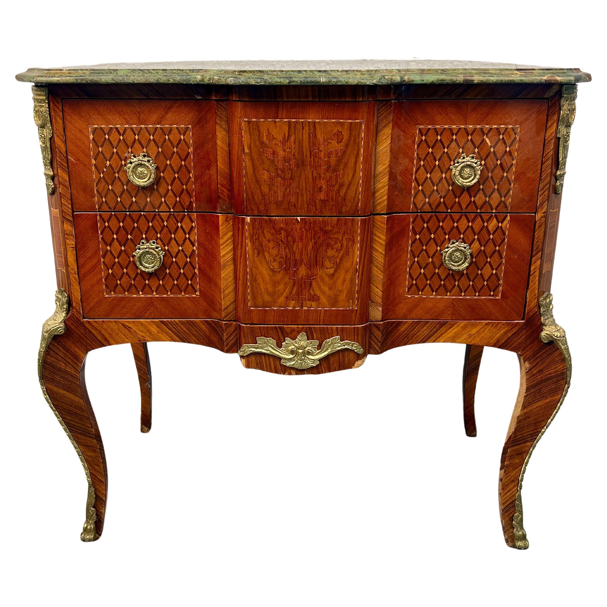 Antica cassapanca Commode Bombe con intarsio in marmo