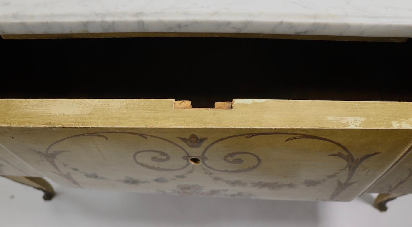 Antica commode con piano in marmo e decorazione pittorica in vendita 1