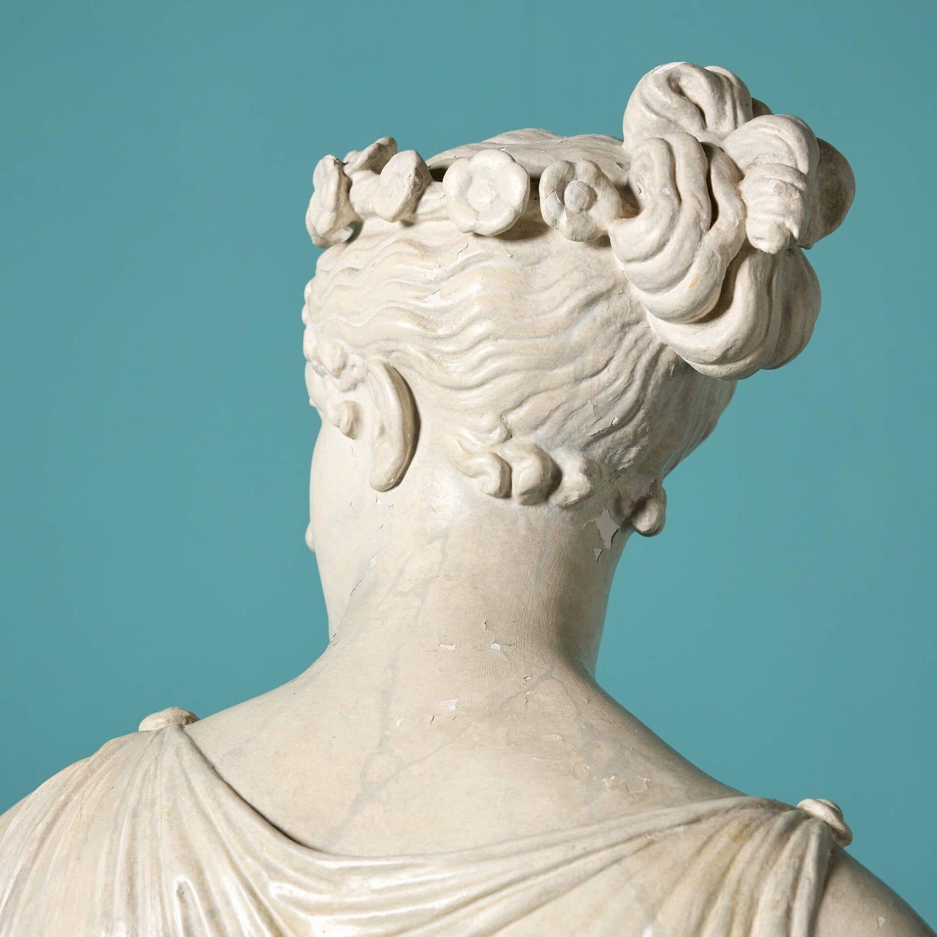 Plâtre Statue ancienne d'Hébé en plâtre marbré en vente