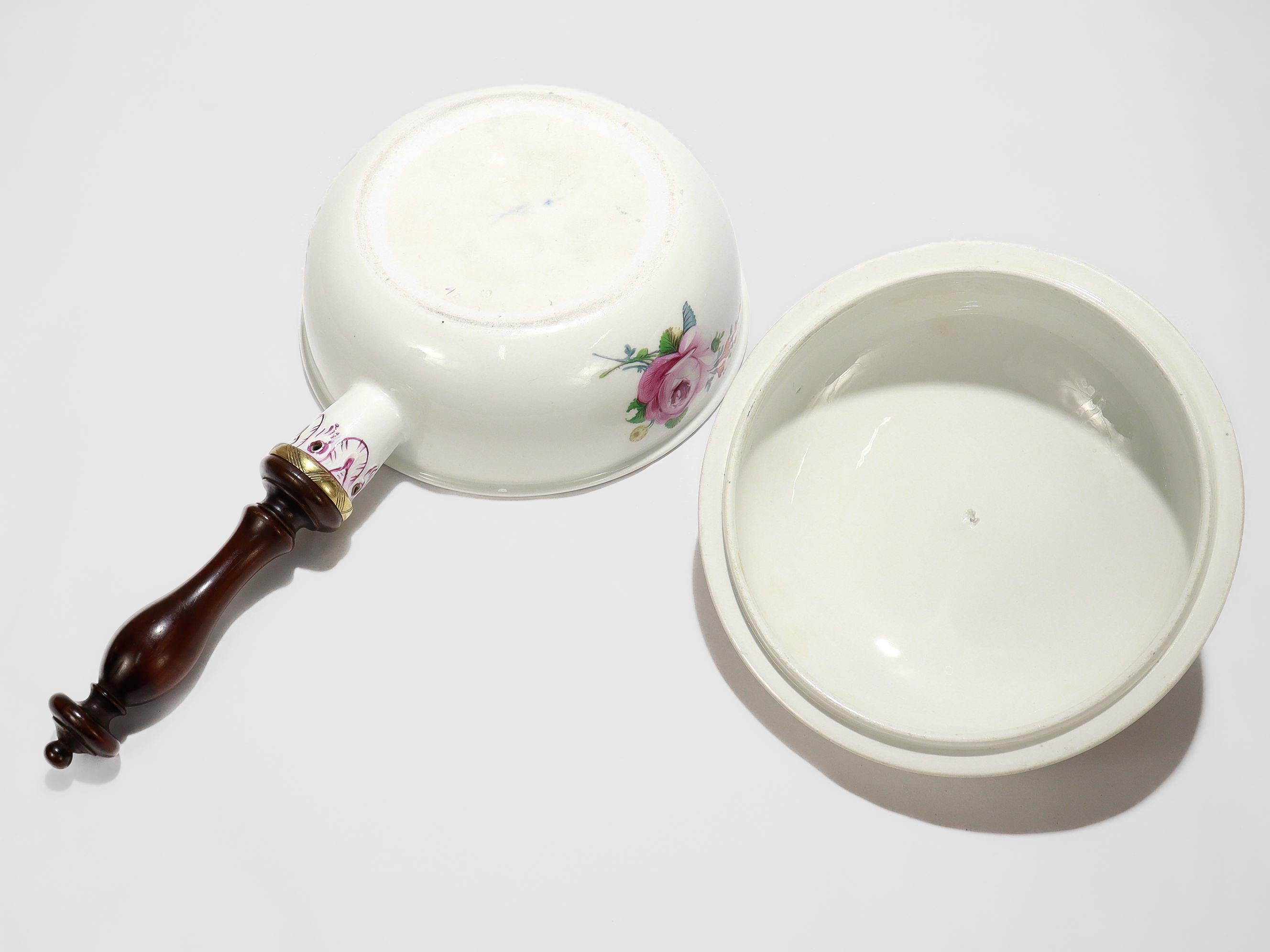 Antiguo Bordeleau Floral de Porcelana de Meissen de la Época Marcolini o Jarro de Cámara en venta 3
