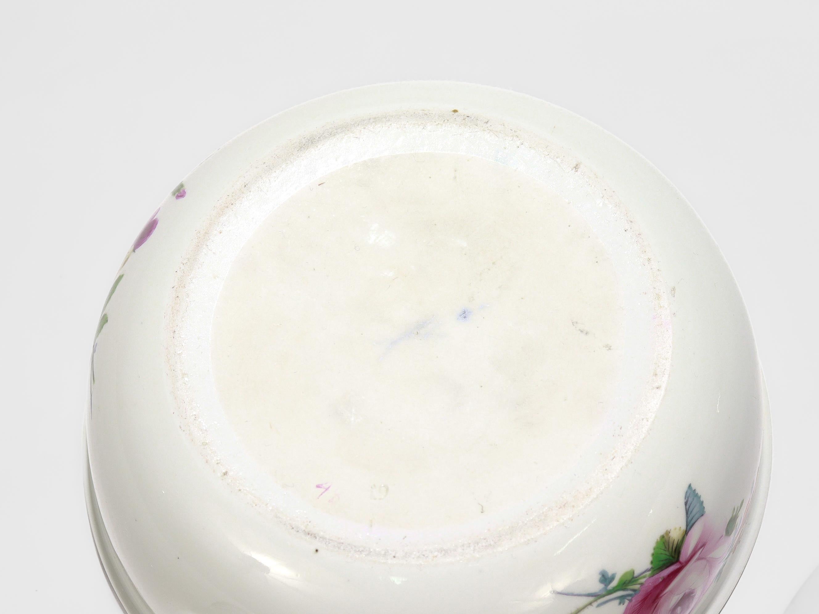 Antiguo Bordeleau Floral de Porcelana de Meissen de la Época Marcolini o Jarro de Cámara en venta 4