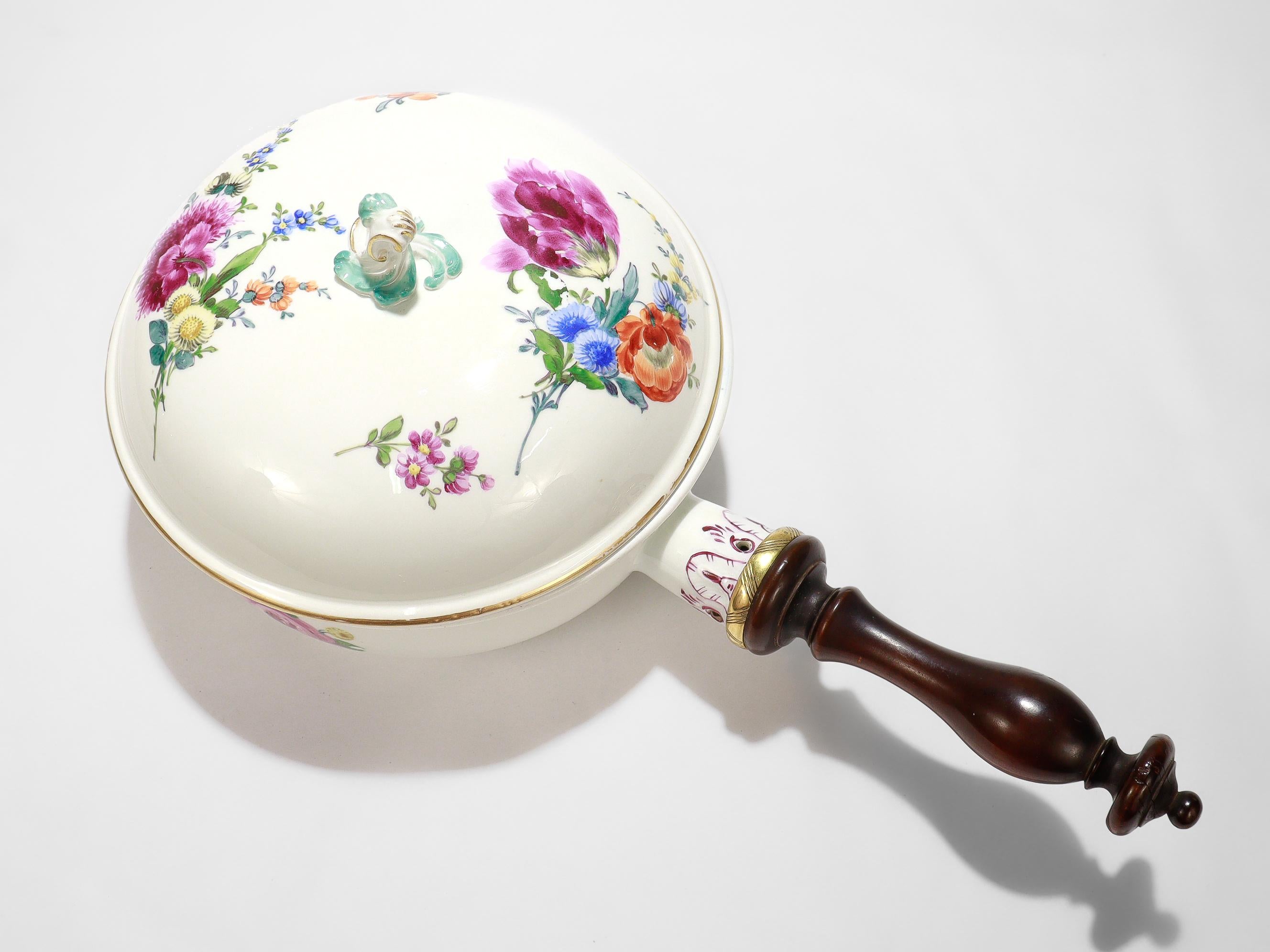 Antiguo Bordeleau Floral de Porcelana de Meissen de la Época Marcolini o Jarro de Cámara Neoclásico en venta
