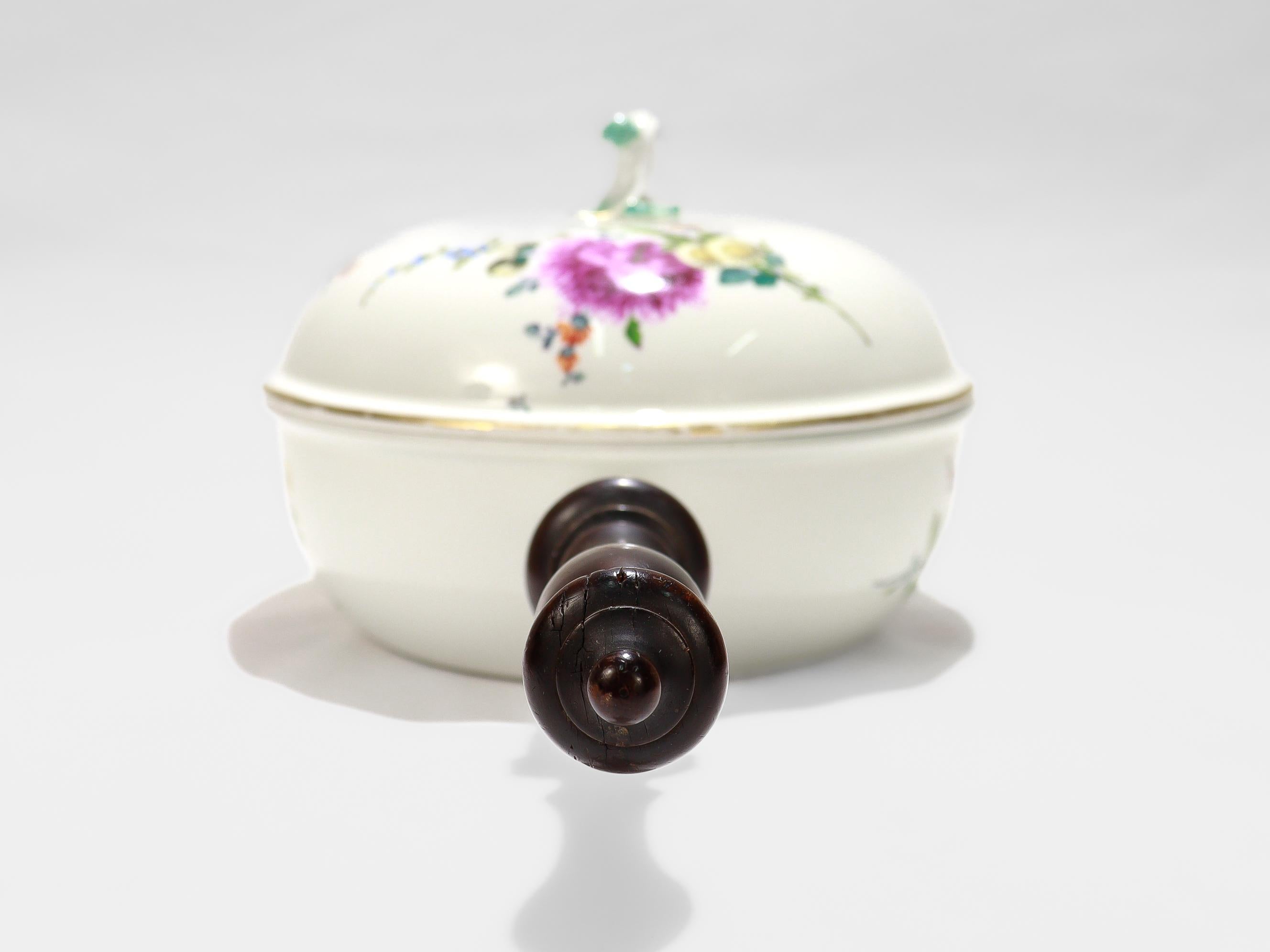 Antiguo Bordeleau Floral de Porcelana de Meissen de la Época Marcolini o Jarro de Cámara Alemán en venta