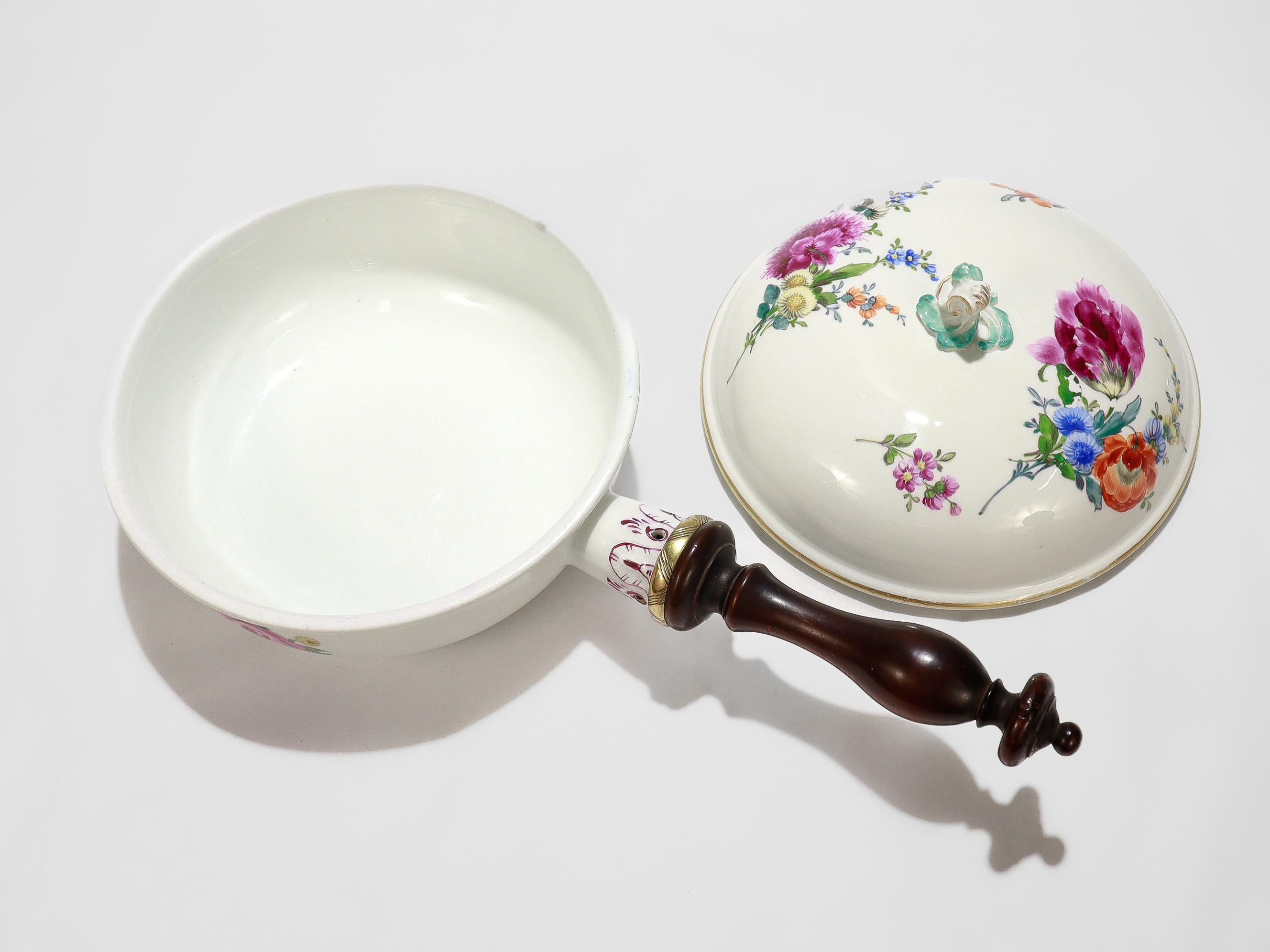 Antiguo Bordeleau Floral de Porcelana de Meissen de la Época Marcolini o Jarro de Cámara en venta 2