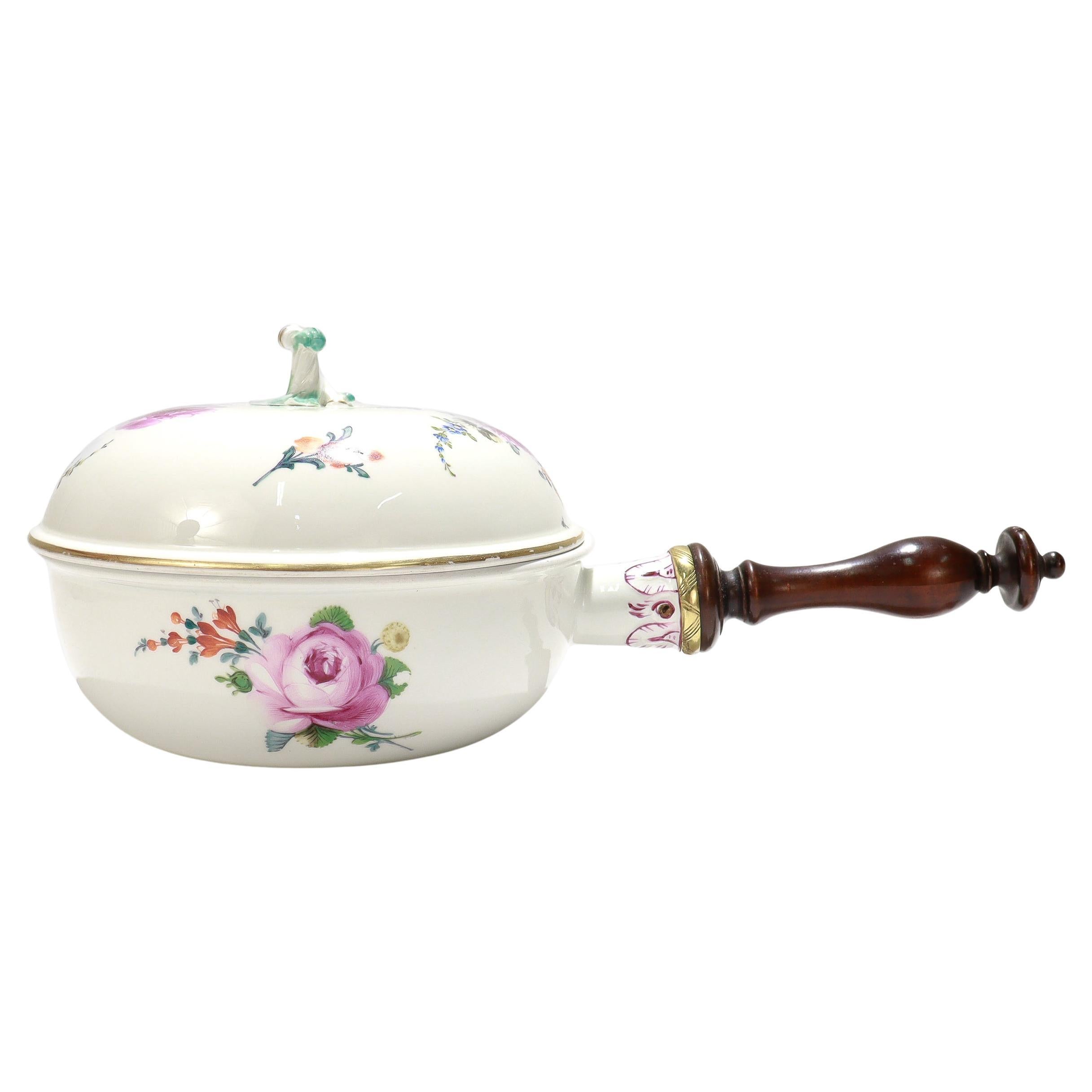 Antiguo Bordeleau Floral de Porcelana de Meissen de la Época Marcolini o Jarro de Cámara