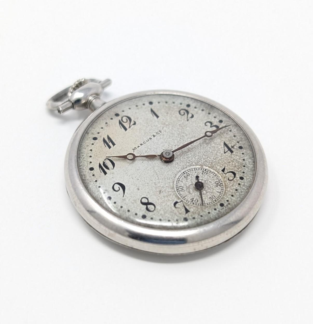 Femenino o masculino Antiguo Reloj de Bolsillo Marcus & Co Platino Diamante Monograma de cuerda vintage en venta