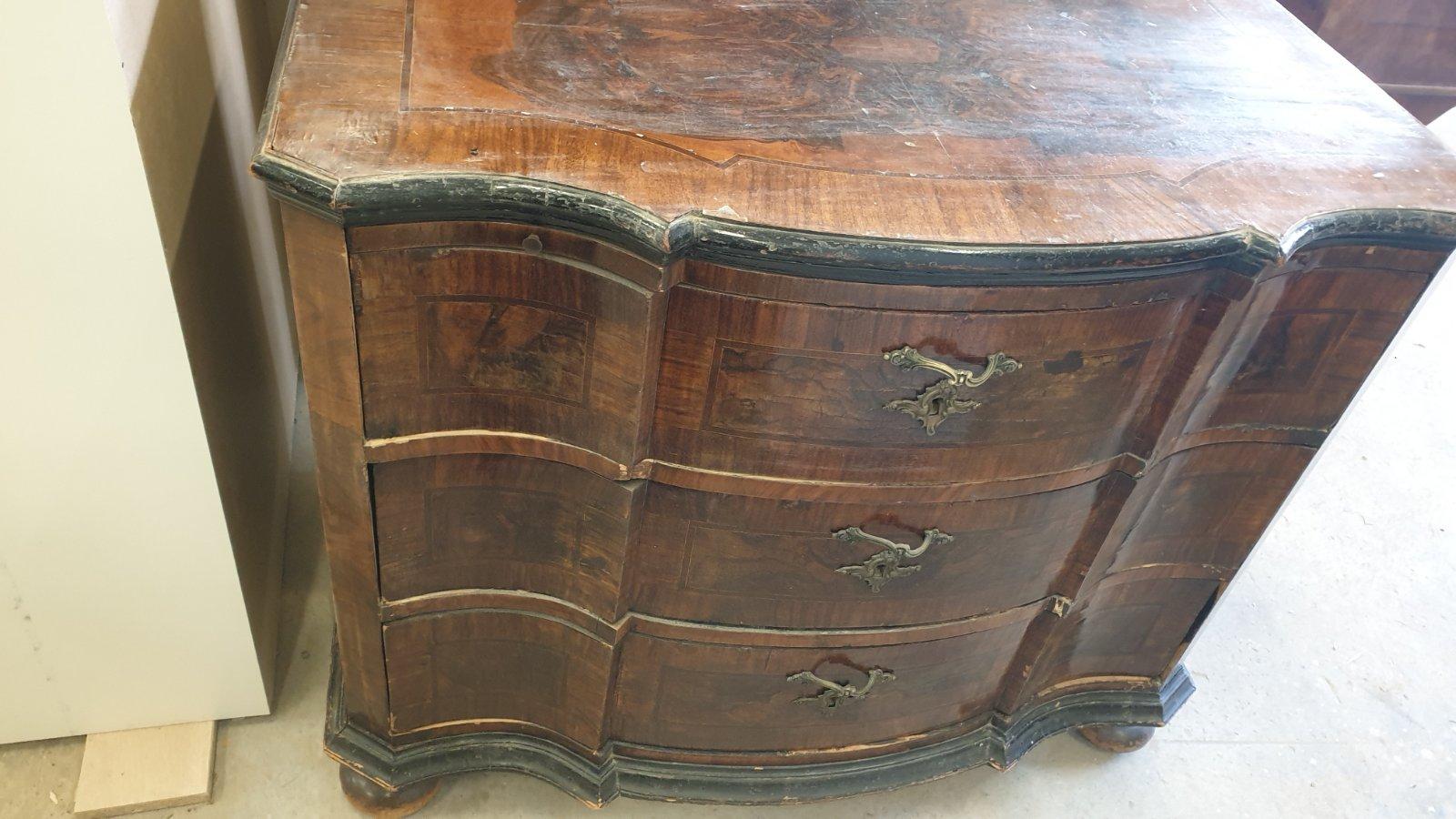 Antique Maria Terezia Chest of Drawers, 19th Century In Good Condition For Sale In Kerepes, HU