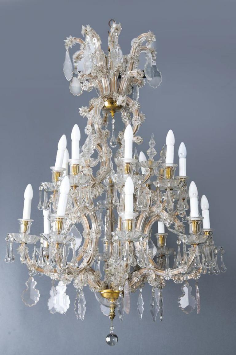 A fine antique Maria Theresa chandelier. Gilt and cut crystal with sixteen (16) lights - Austria, circa 1910.
CW4555