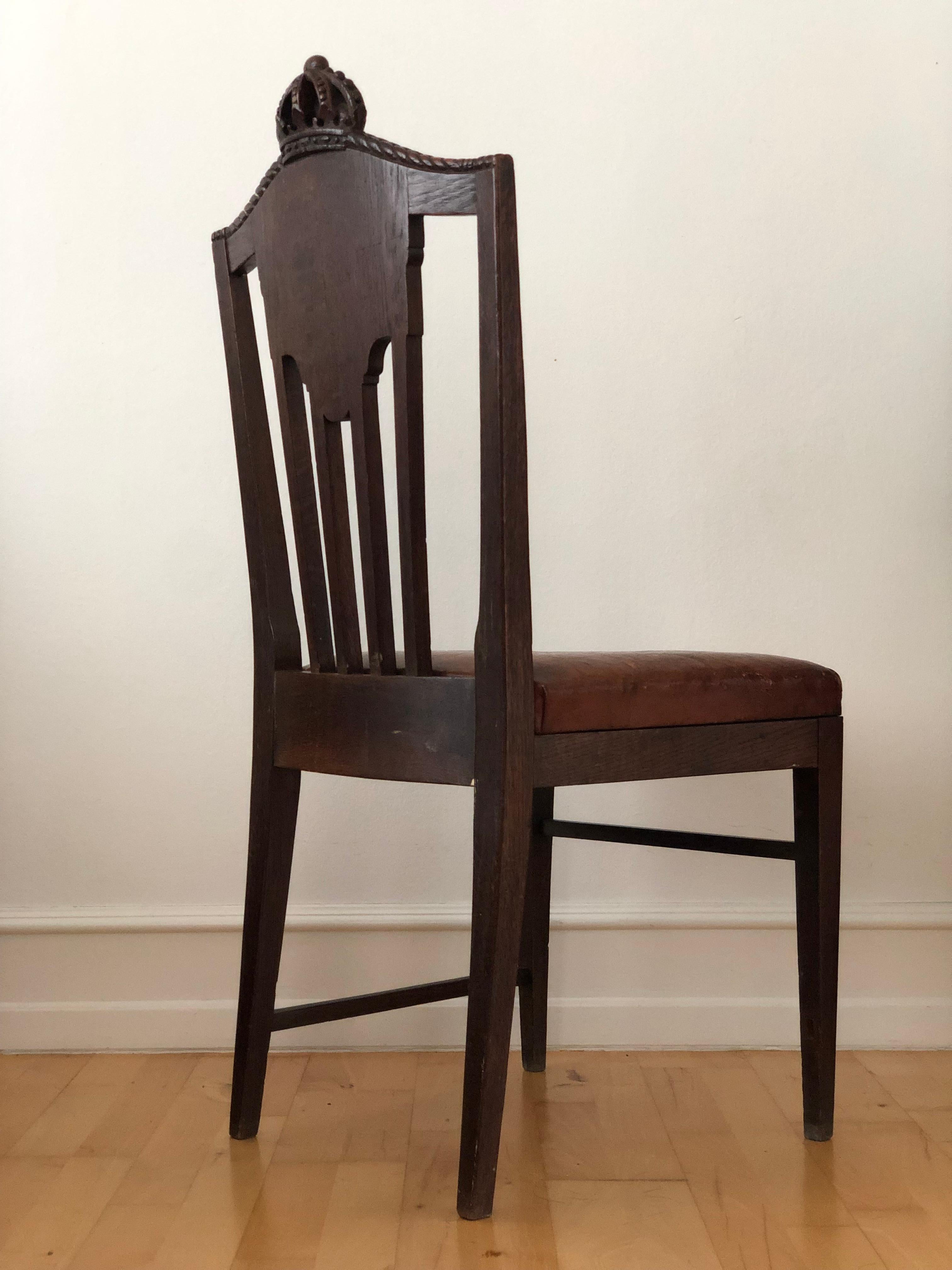 Sculpté à la main Chaise de salle à manger ancienne marquée Copenhague Danemark 1902 en vente