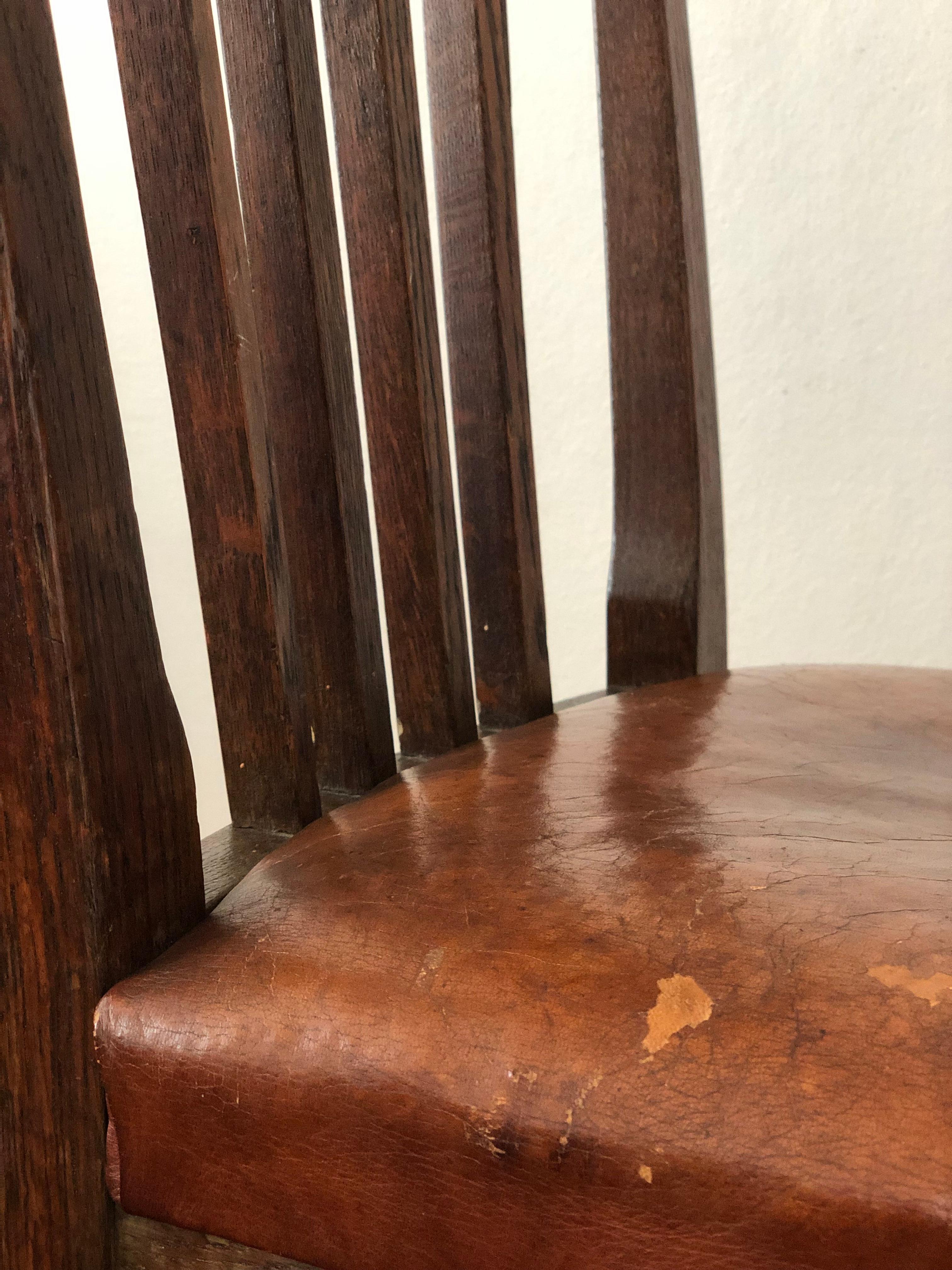 Cuir Chaise de salle à manger ancienne marquée Copenhague Danemark 1902 en vente