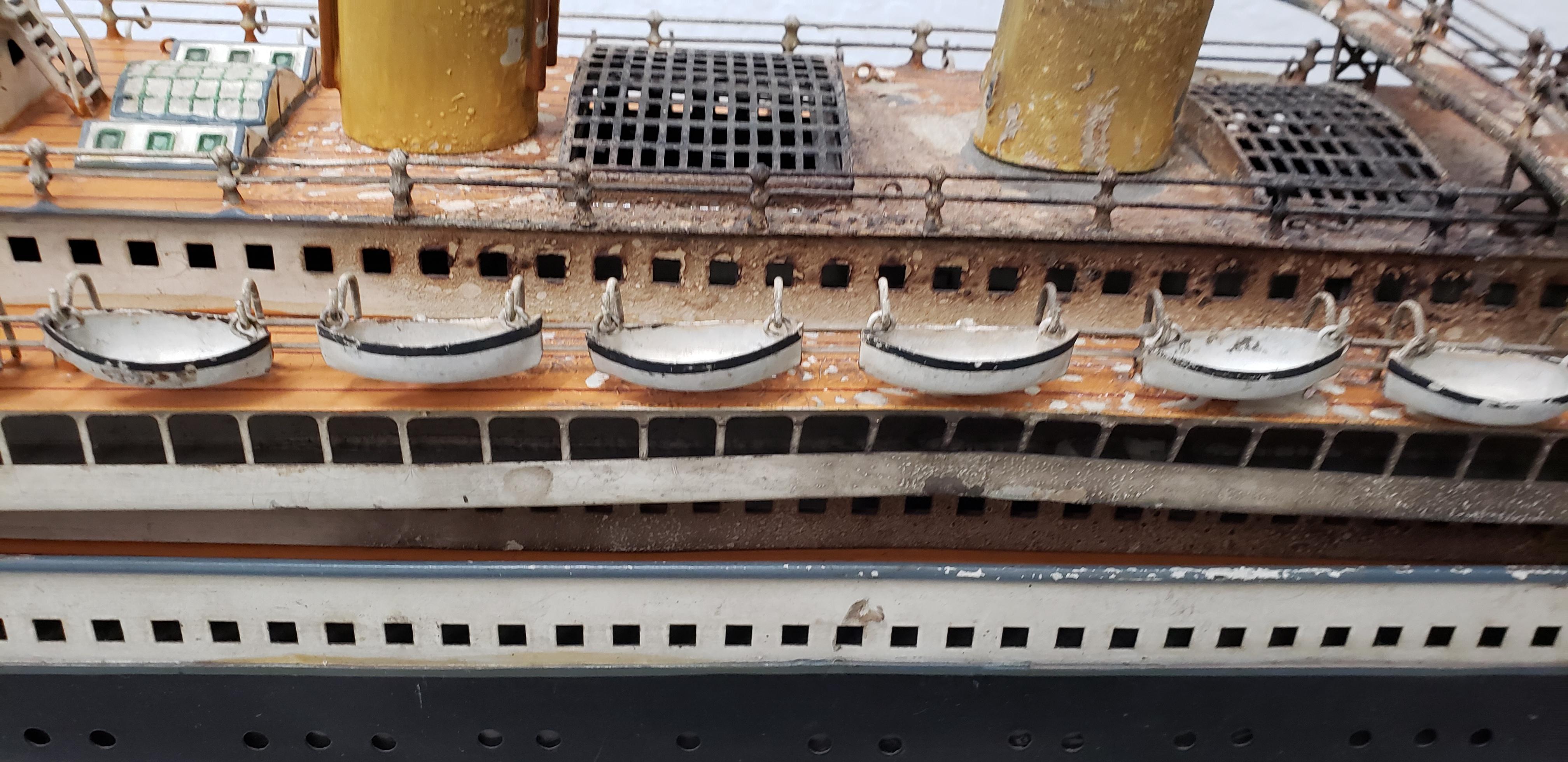 Antique Marklin Ocean Liner with American Flags and Lifeboats, circa 1900 In Good Condition For Sale In San Francisco, CA