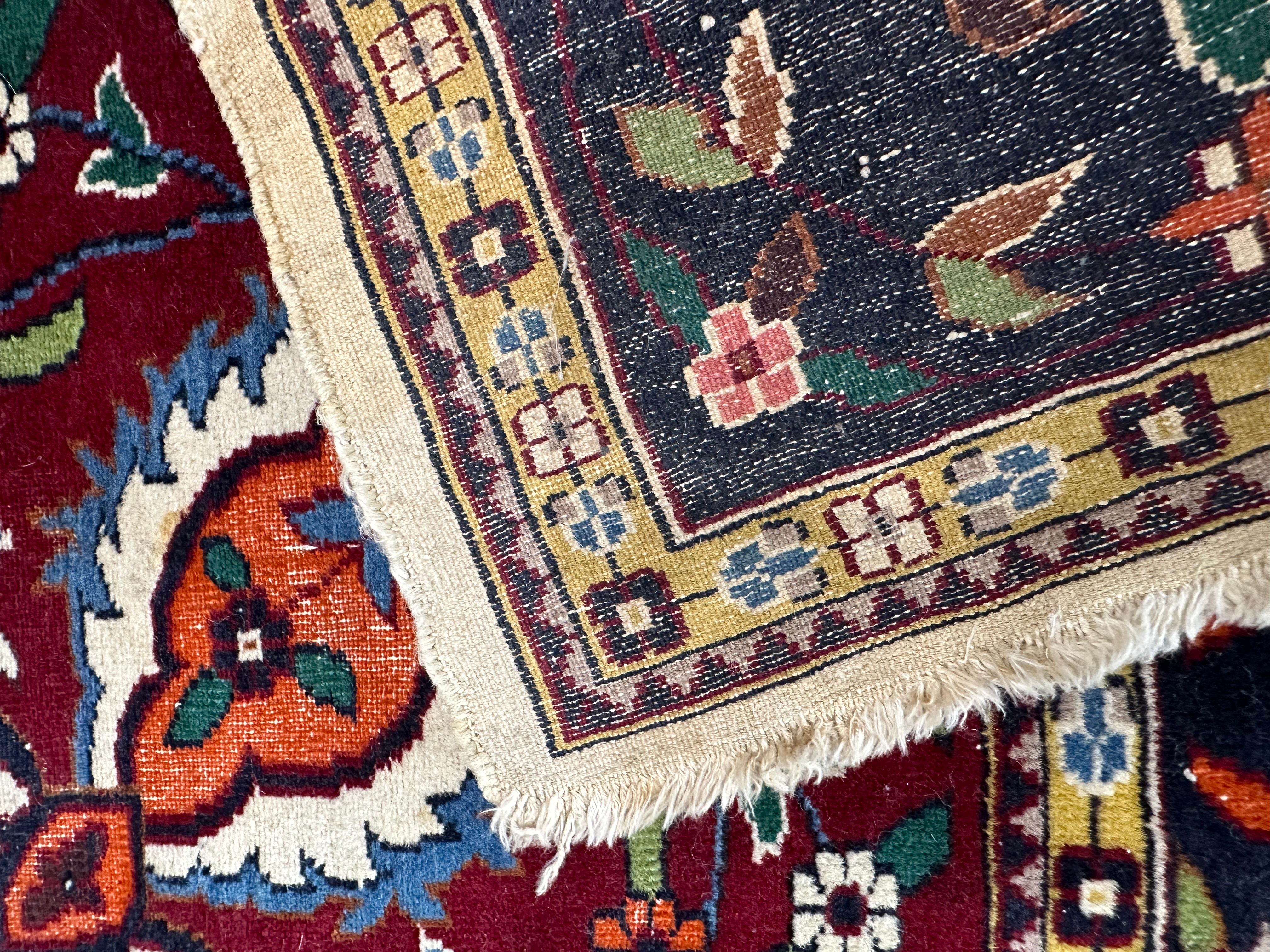 Milieu du XXe siècle Tapis indien ancien marron et beige en vente