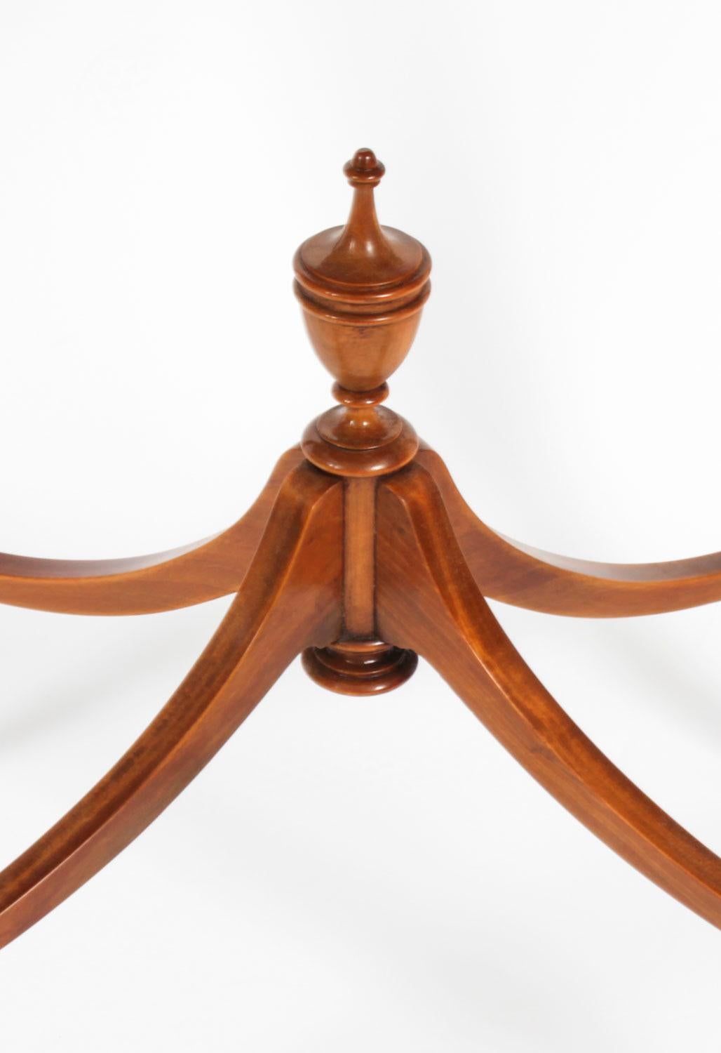 Antique Marquetry Inlaid Oval Satin wood Occasional Table 19th Century In Good Condition In London, GB