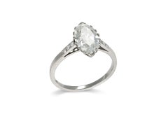Anello antico con diamante solitario a forma di marquise, inglese, circa 1910.
