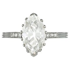 Anello antico con diamante solitario a forma di marquise, inglese, circa 1910.