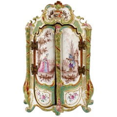 Ancienne armoire ou coffret à bijoux miniature en faïence française de Marseille