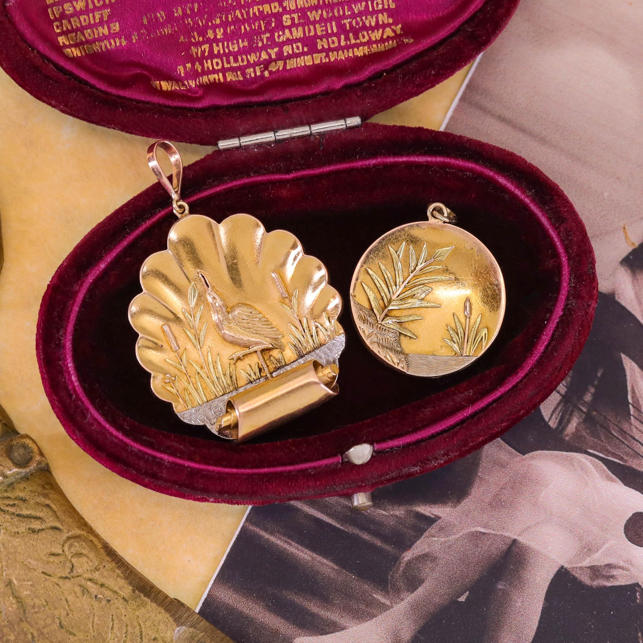 Pendentif oiseau de Marsh antique en or 14 carats en vente 1