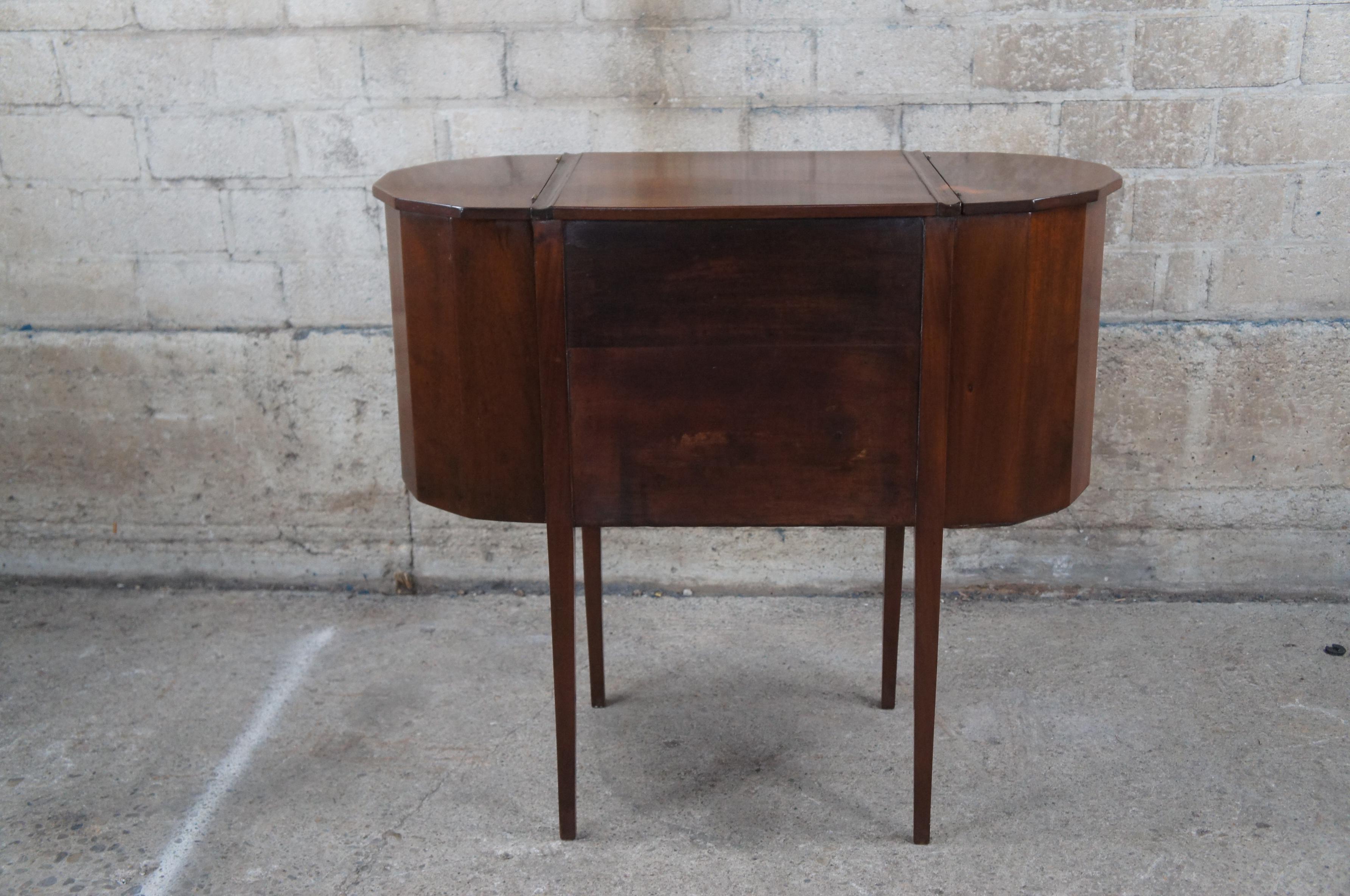 Ancienne Martha Washington Mahogany Spool Sewing Cabinet Chest Side Table Stand en vente 5
