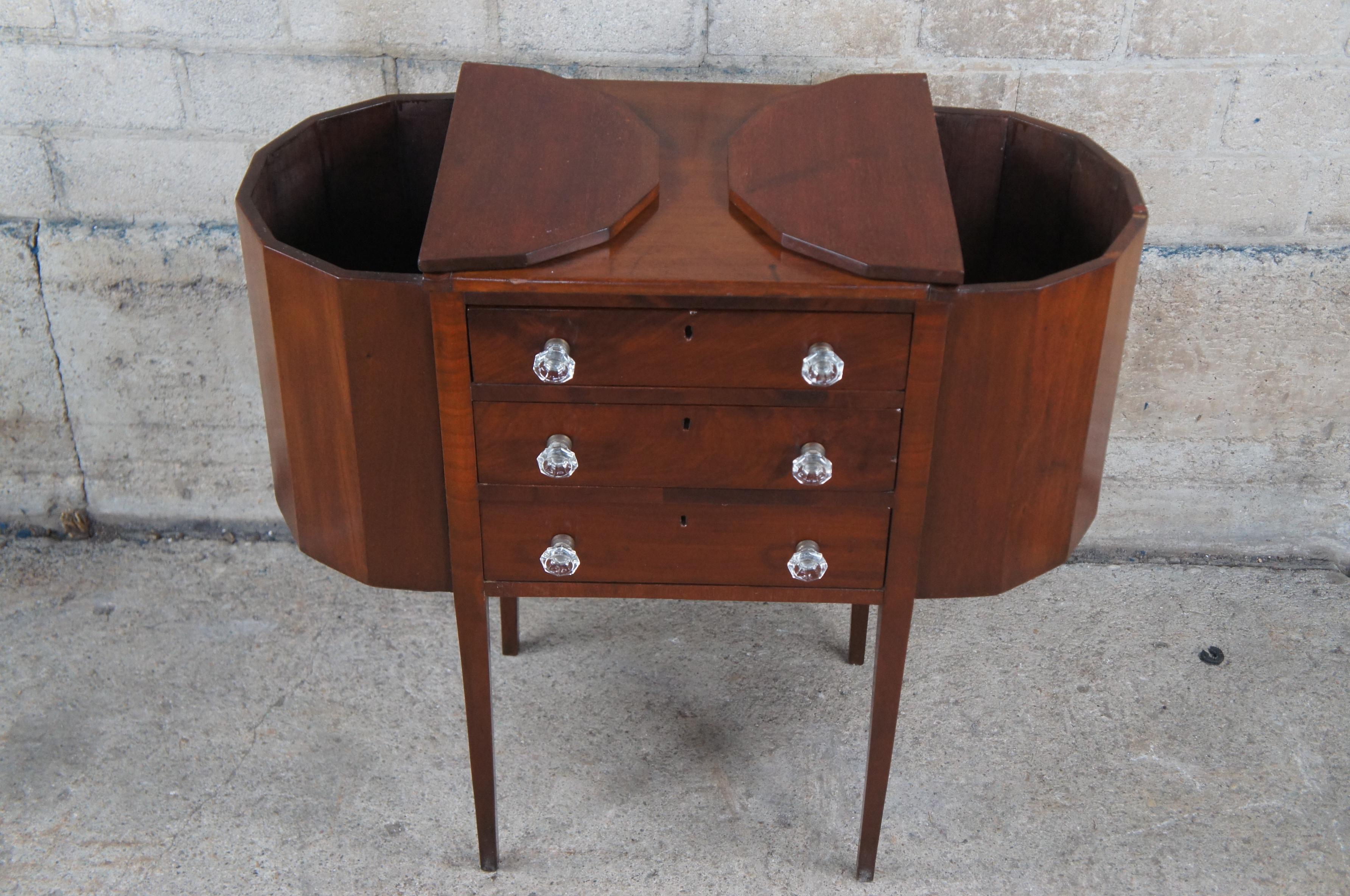 Ancienne Martha Washington Mahogany Spool Sewing Cabinet Chest Side Table Stand en vente 2