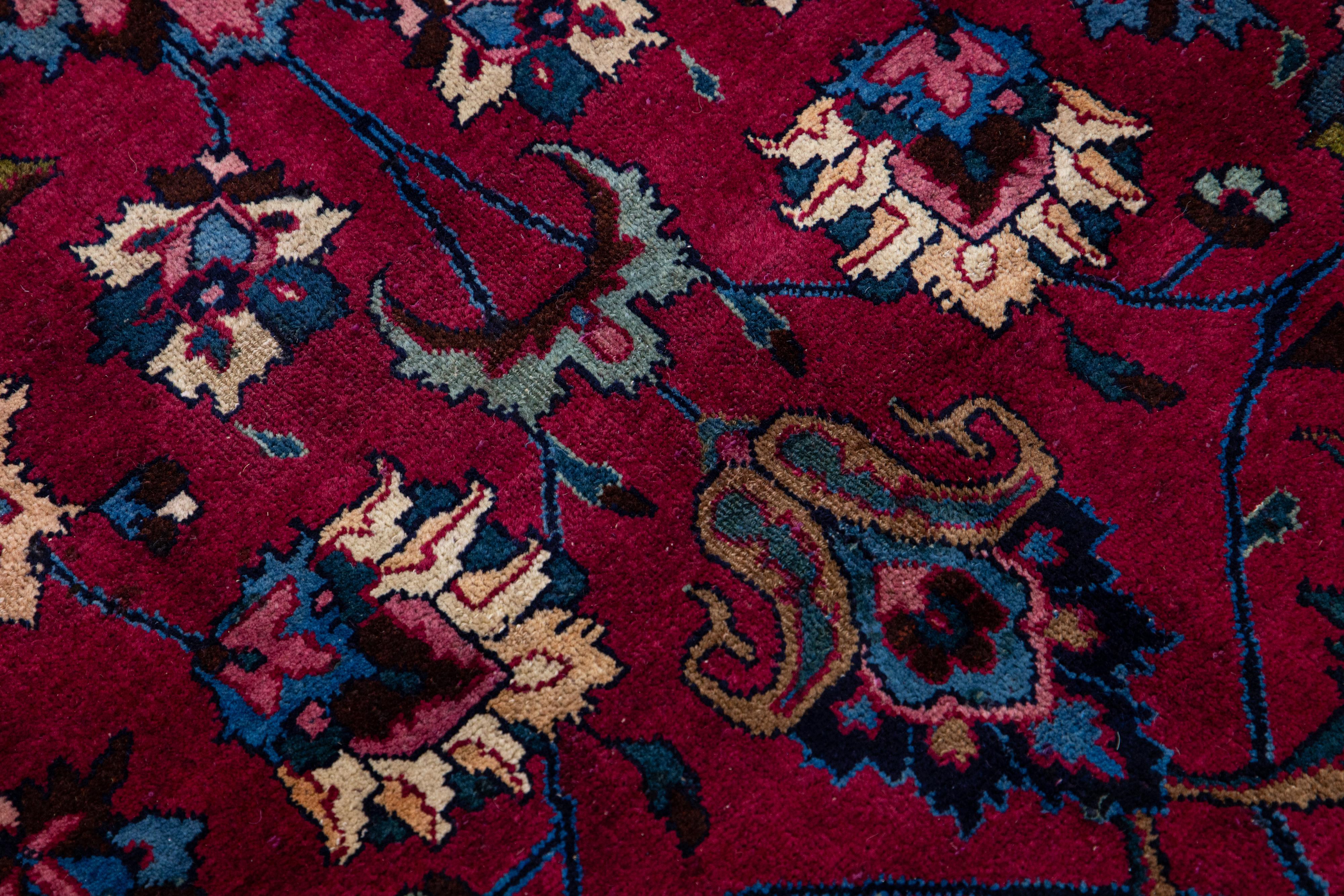 Laine Ancien tapis Mashad en laine rouge à motifs floraux, fait à la main en vente