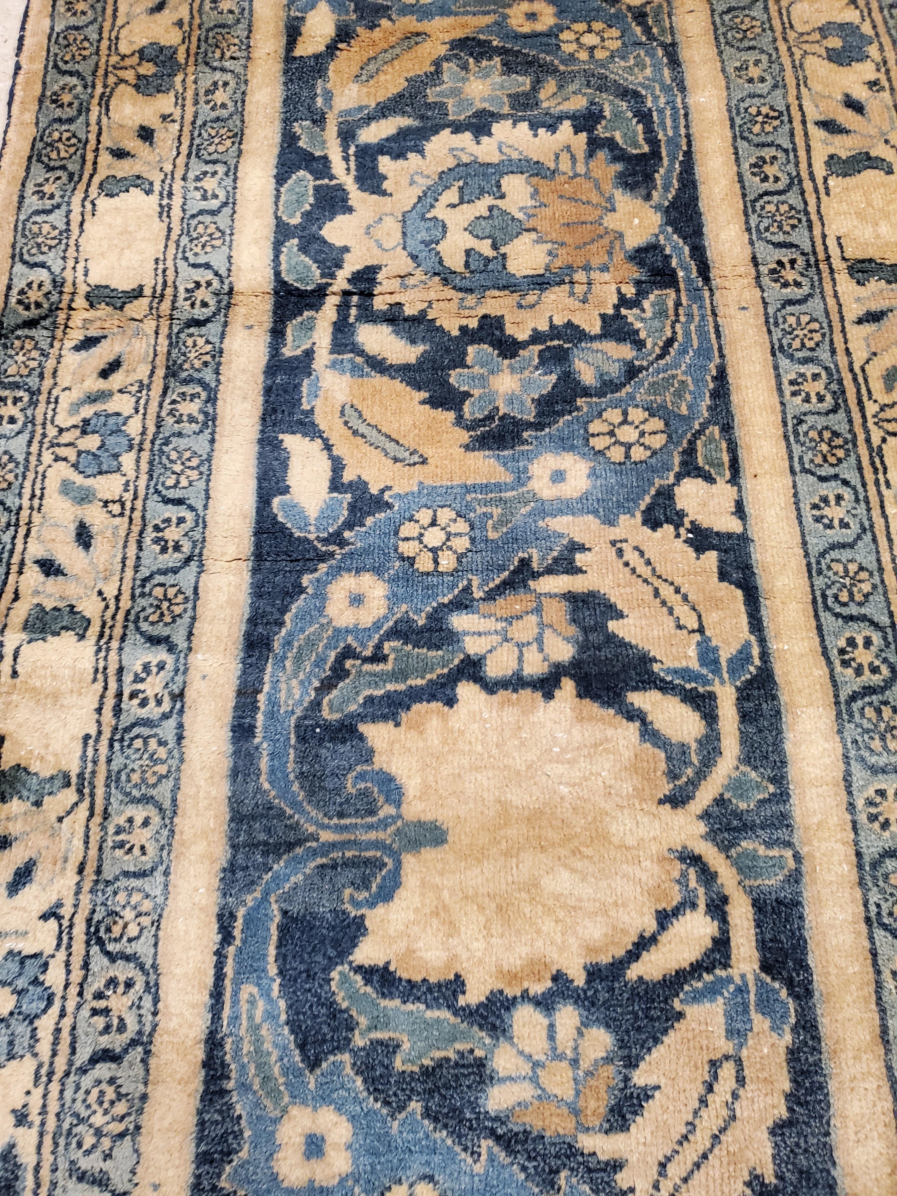 Antiker Mashad-Perserteppich, fein gewebt, weiches Blau, Beige, weiches Taupe im Angebot 4