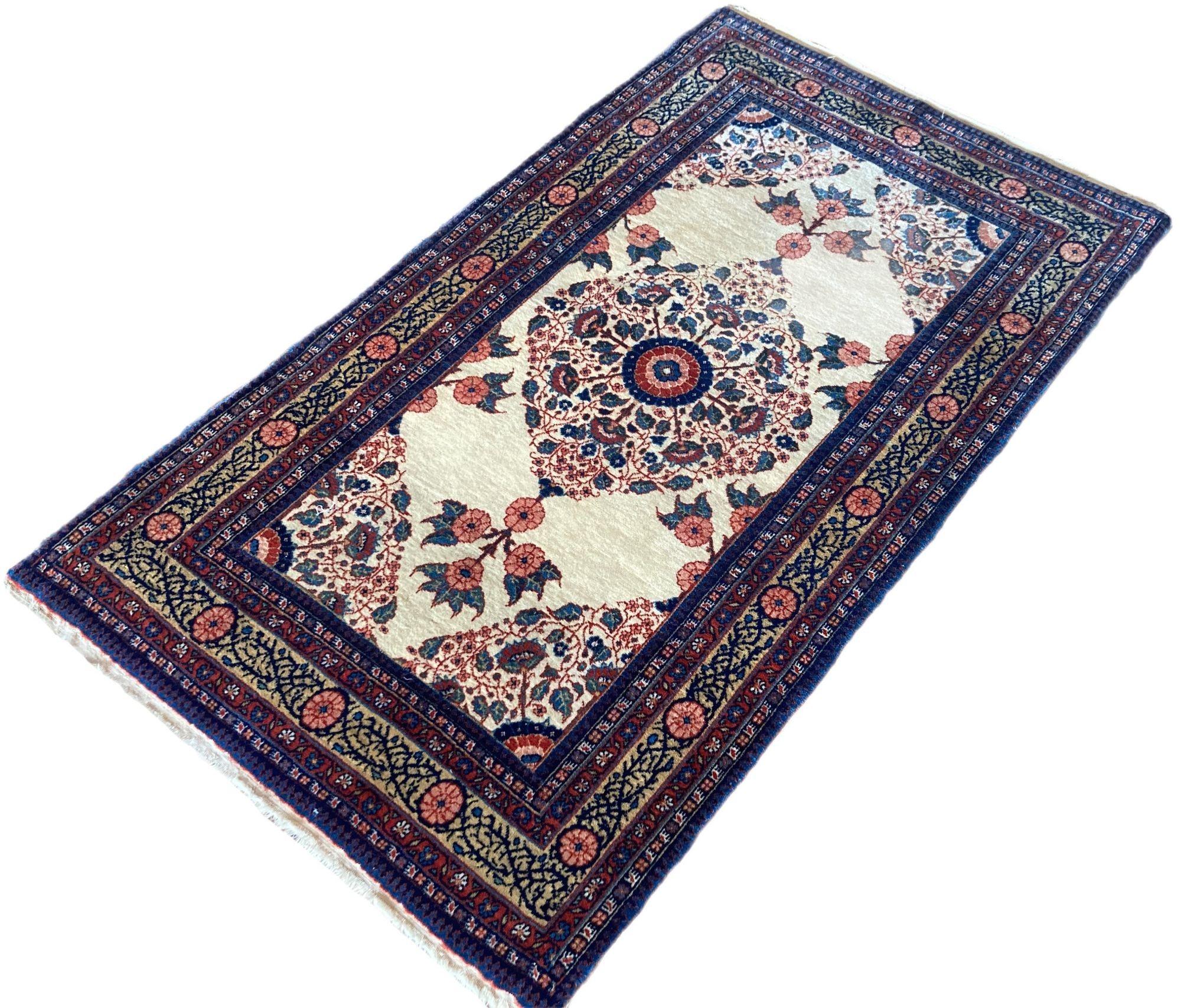 Antique Mashad Rug 1.34m X 0.79m In Good Condition For Sale In St. Albans, GB