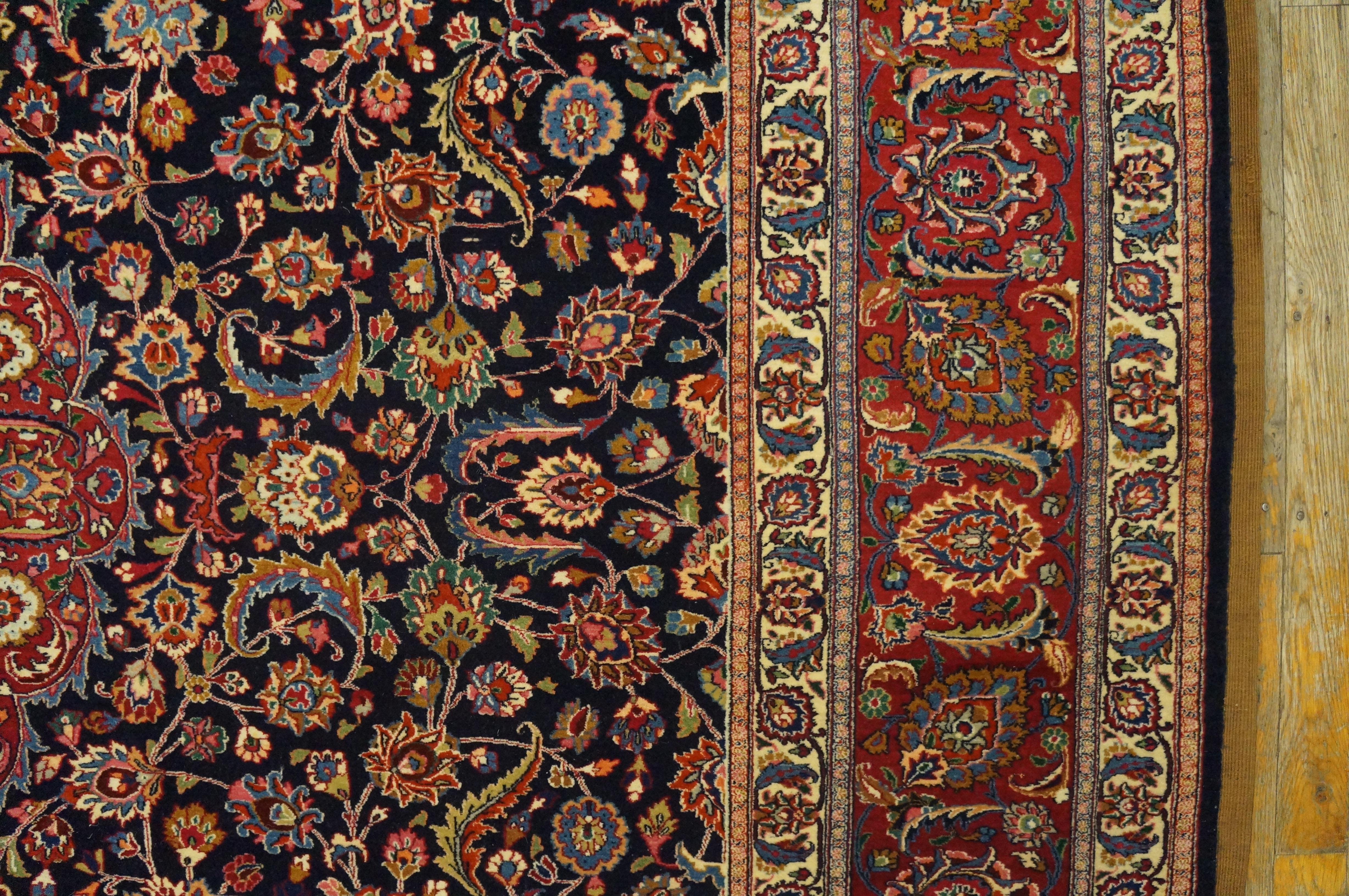 Antiker Mashhad-Teppich 2,25 m x 3,35 m (Wolle) im Angebot