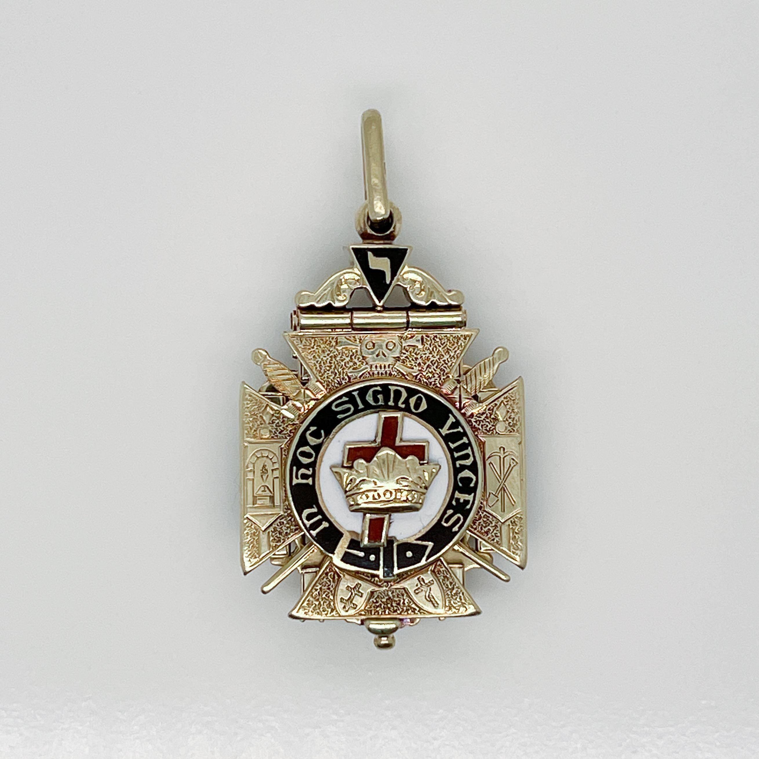 Antiker Masonischer 14 Karat Gold-, Diamant- und Emaille-Anhänger (Rundschliff)