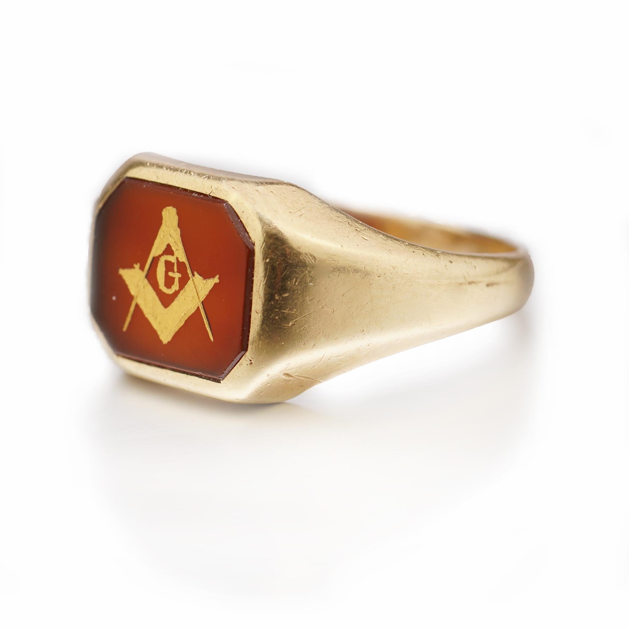 Antique Masonic 14kt. Yellow Gold and Enamel Ring In Good Condition In Braintree, GB