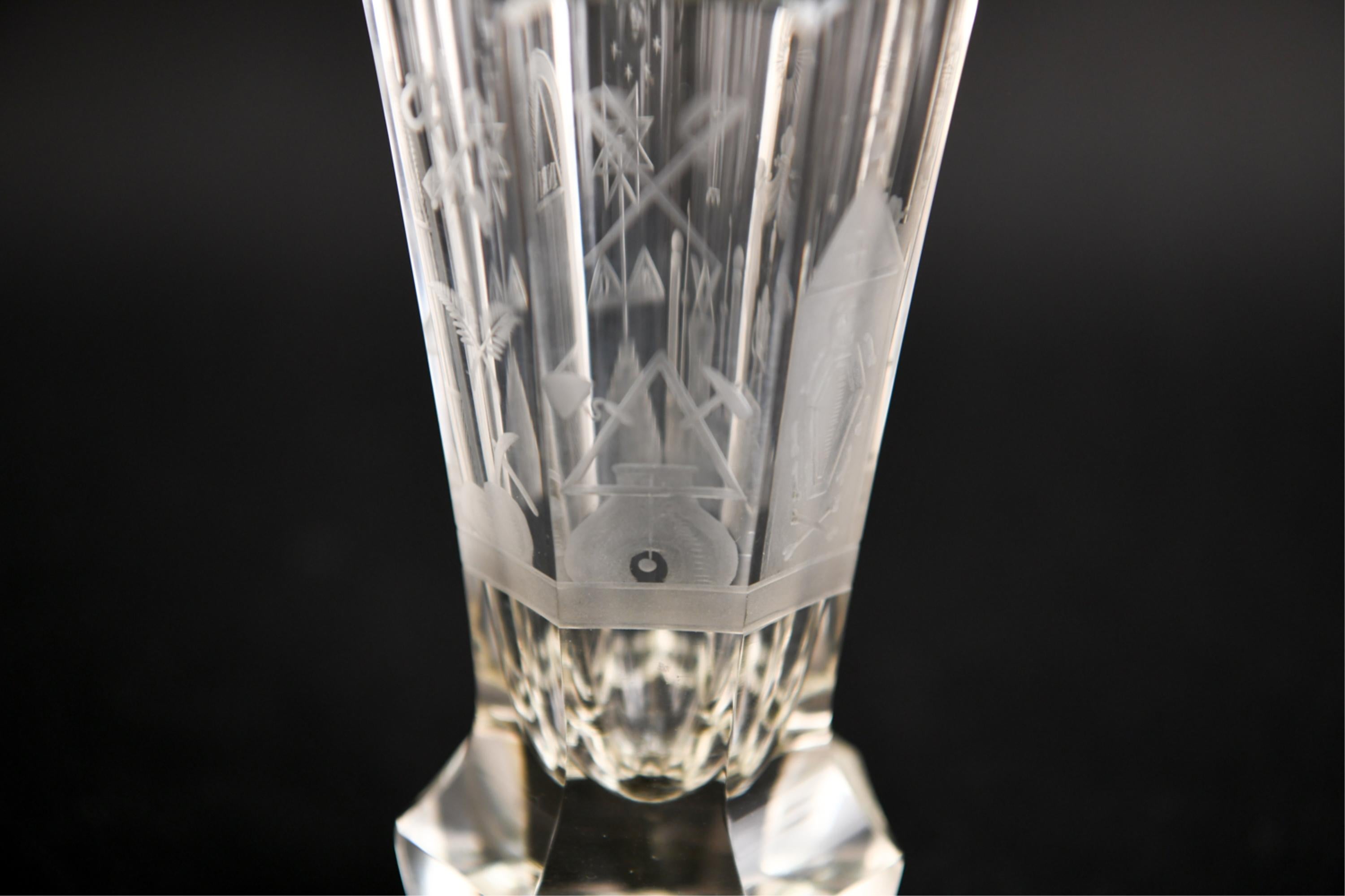 Ancienne tasse en verre gravée maçonnique 1