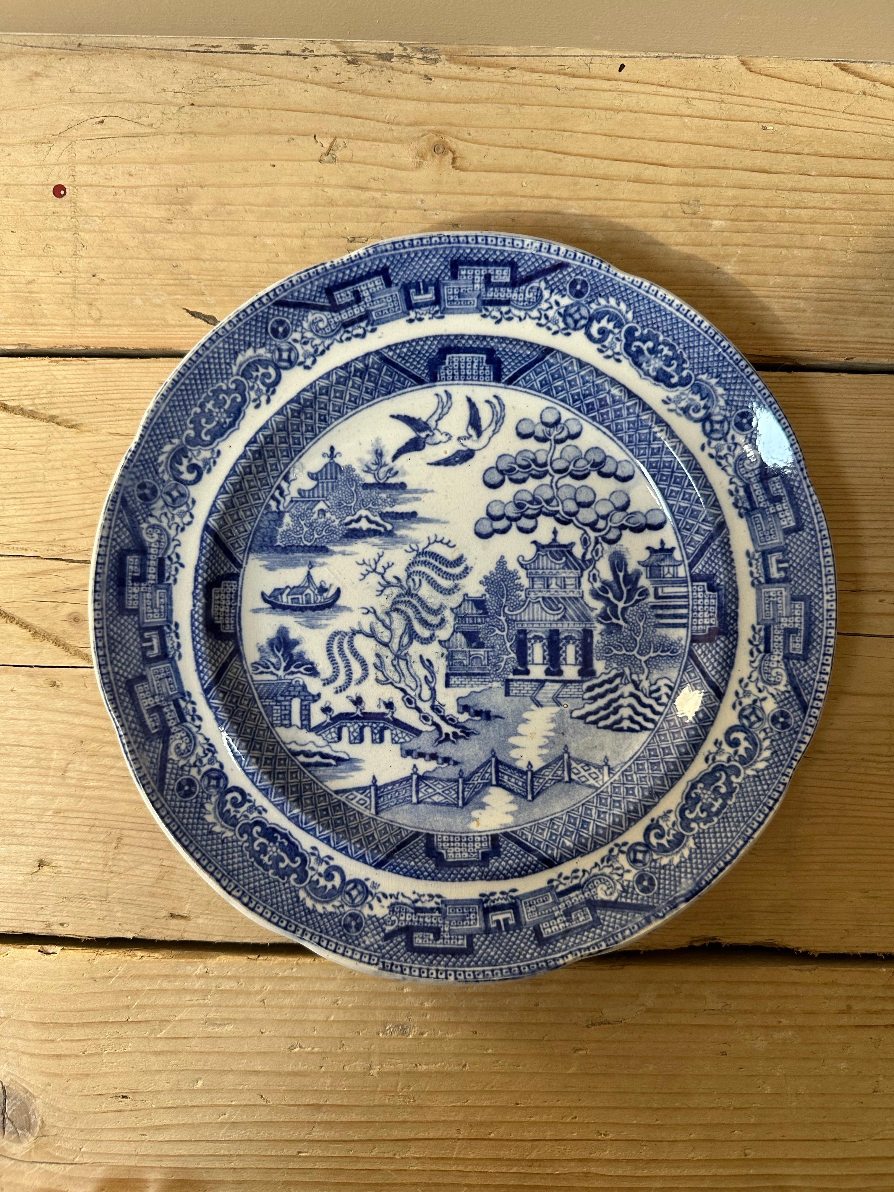 Anglais Ancienne assiette de Mason's Ironstone - motif de saule bleu, Circa 1820 en vente