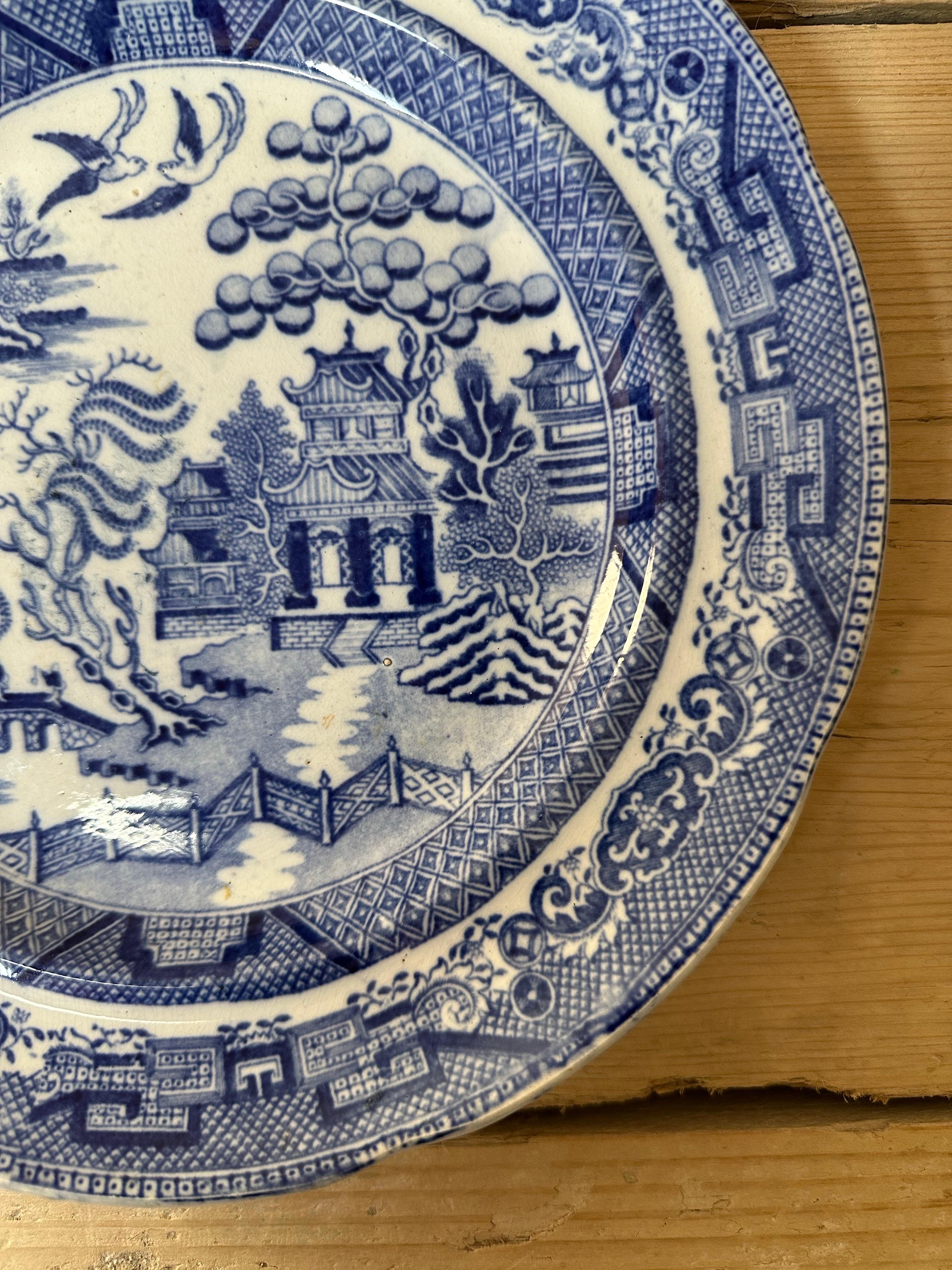 XVIIIe siècle Ancienne assiette de Mason's Ironstone - motif de saule bleu, Circa 1820 en vente