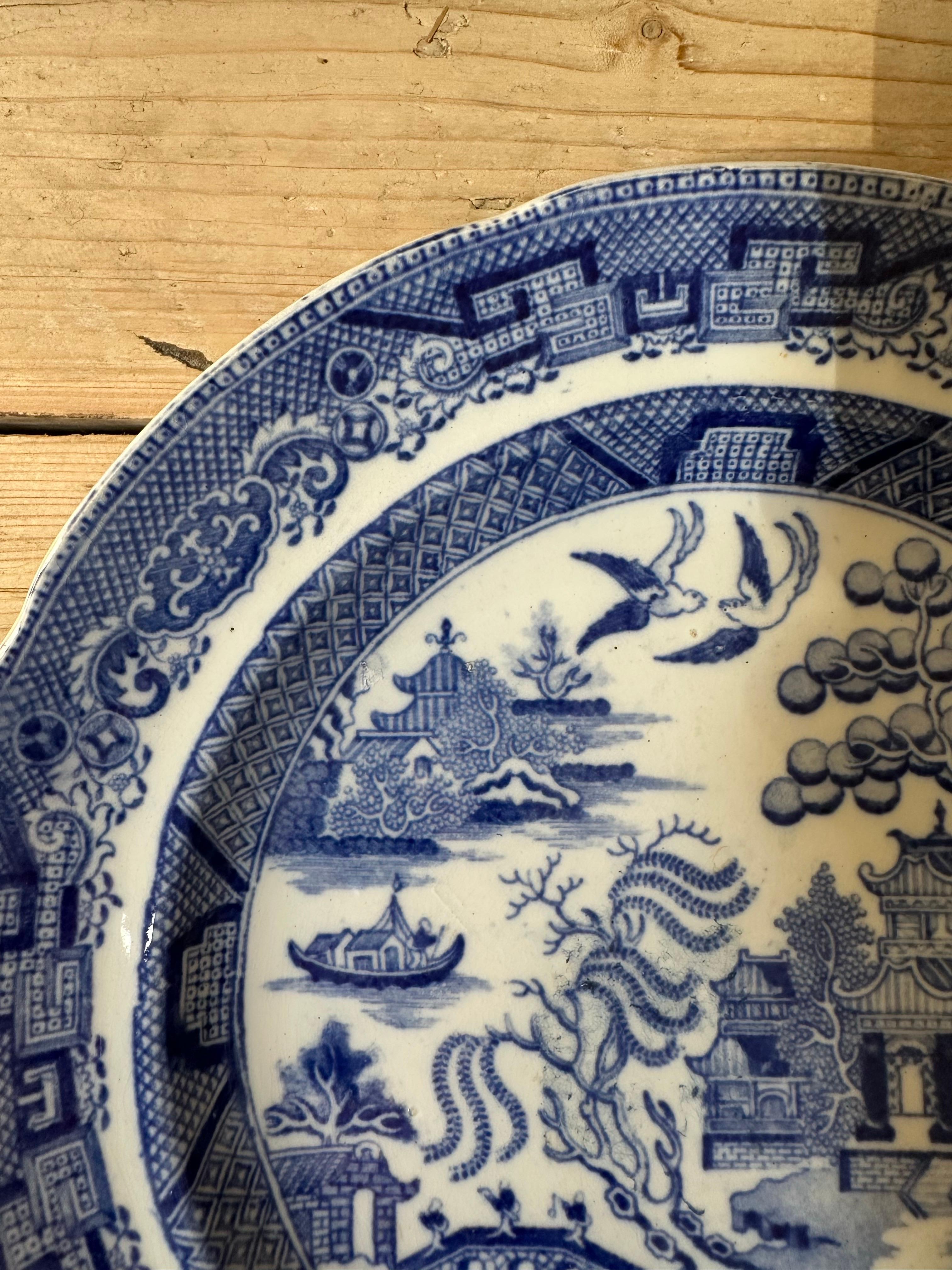 Céramique Ancienne assiette de Mason's Ironstone - motif de saule bleu, Circa 1820 en vente