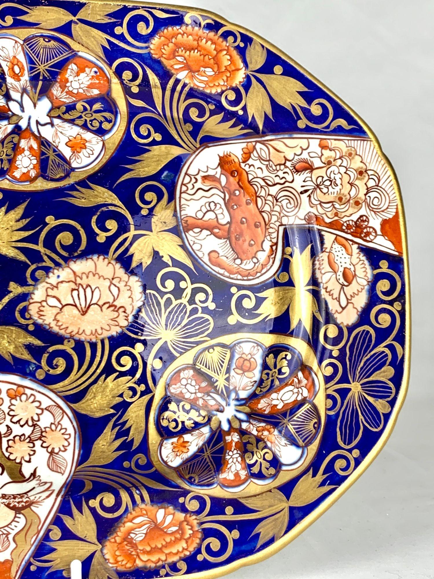 Antike Mason's Ironstone-Platte mit Imari-Palette England CIRCA 1820 (Handbemalt) im Angebot