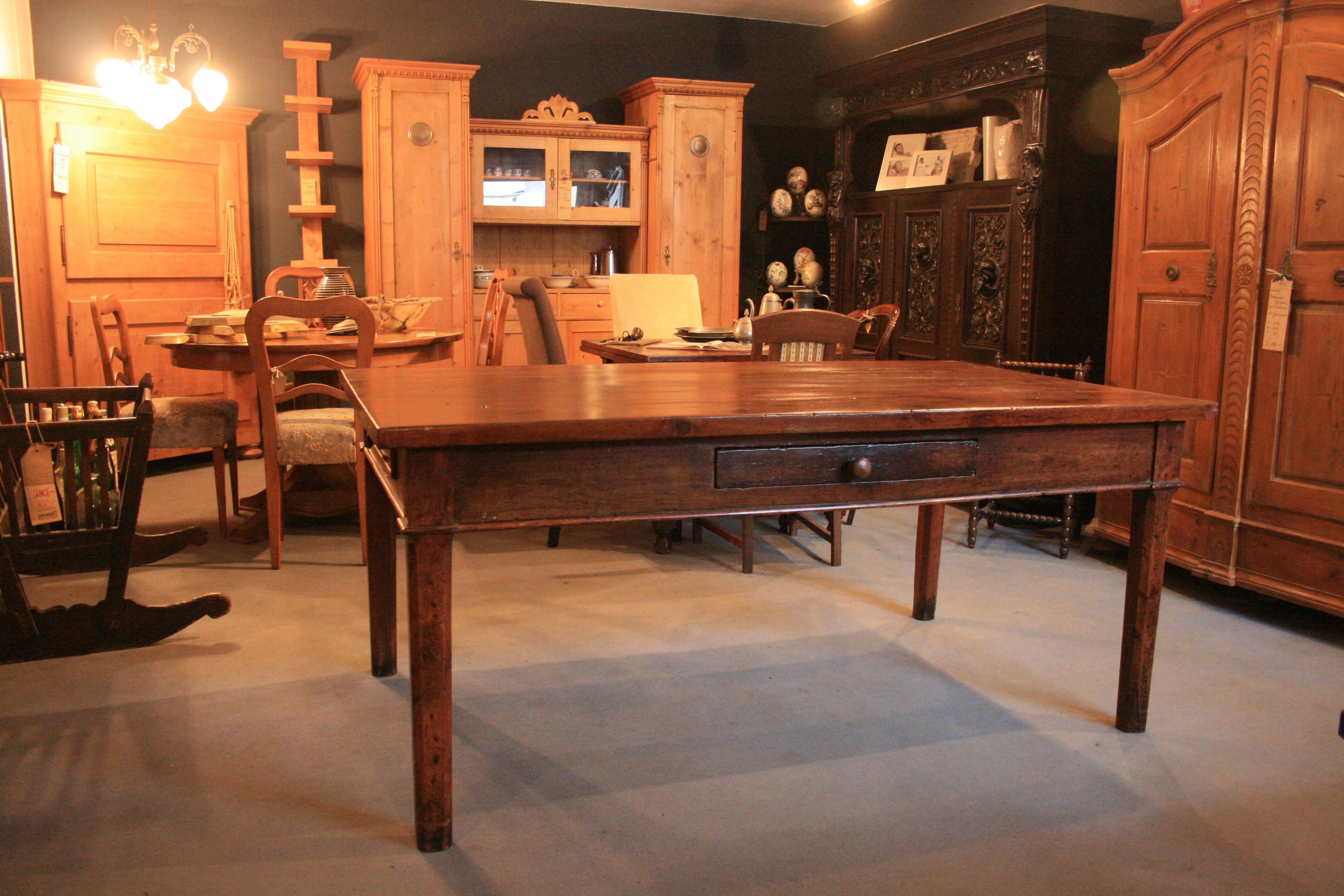 Antique Massive Farmhouse Table from Tuscany, Italy In Good Condition In Dusseldorf, DE