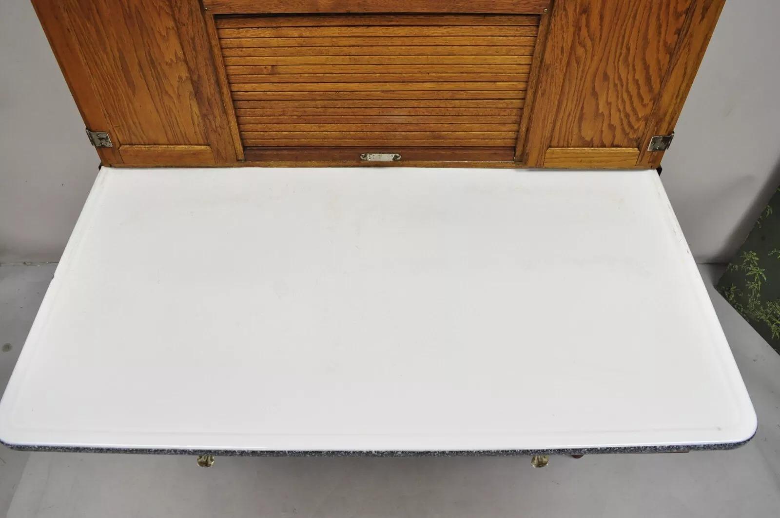 Armoire de cuisine antique Mastercraft en chêne, porcelaine, émail et Hoosier en vente 3