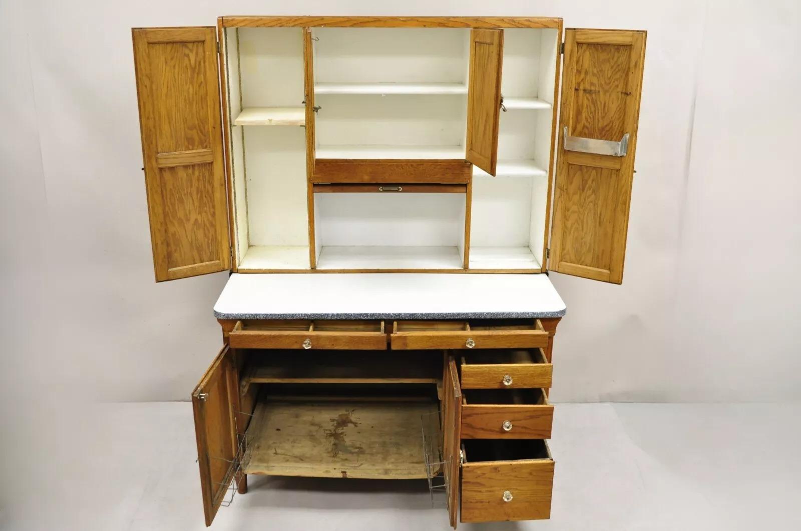 Country Armoire de cuisine antique Mastercraft en chêne, porcelaine, émail et Hoosier en vente