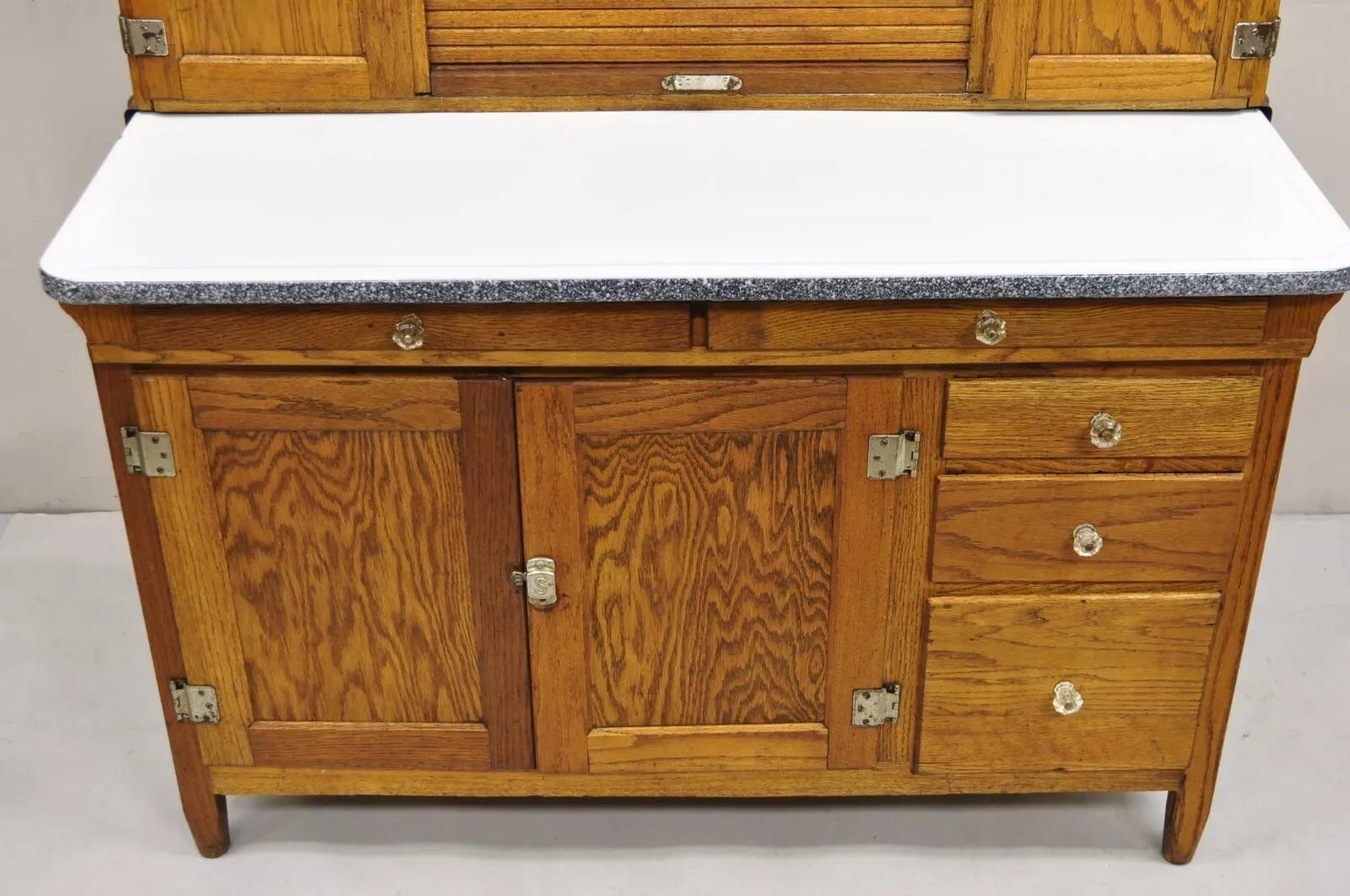 Inconnu Armoire de cuisine antique Mastercraft en chêne, porcelaine, émail et Hoosier en vente