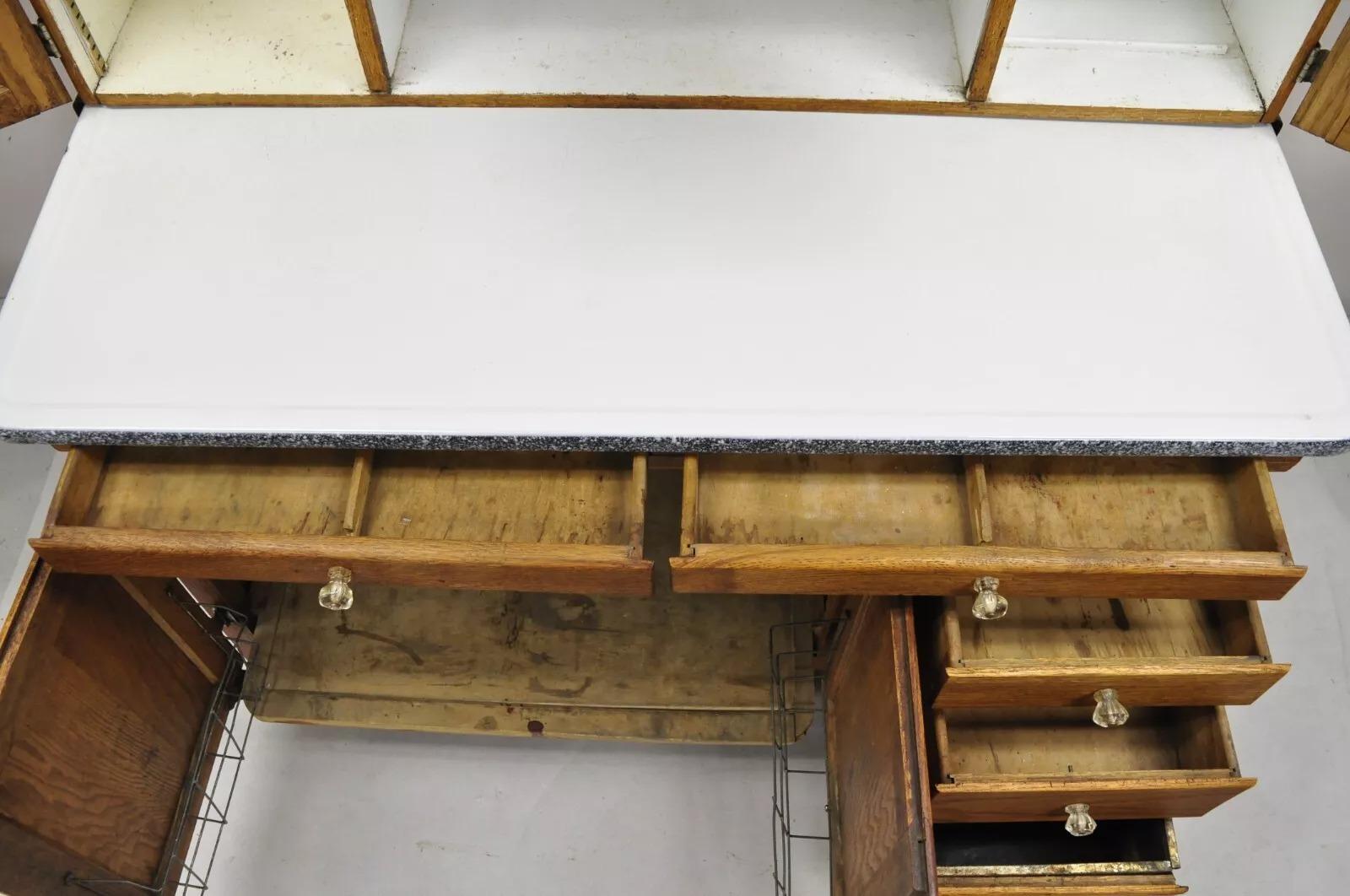 Métal Armoire de cuisine antique Mastercraft en chêne, porcelaine, émail et Hoosier en vente