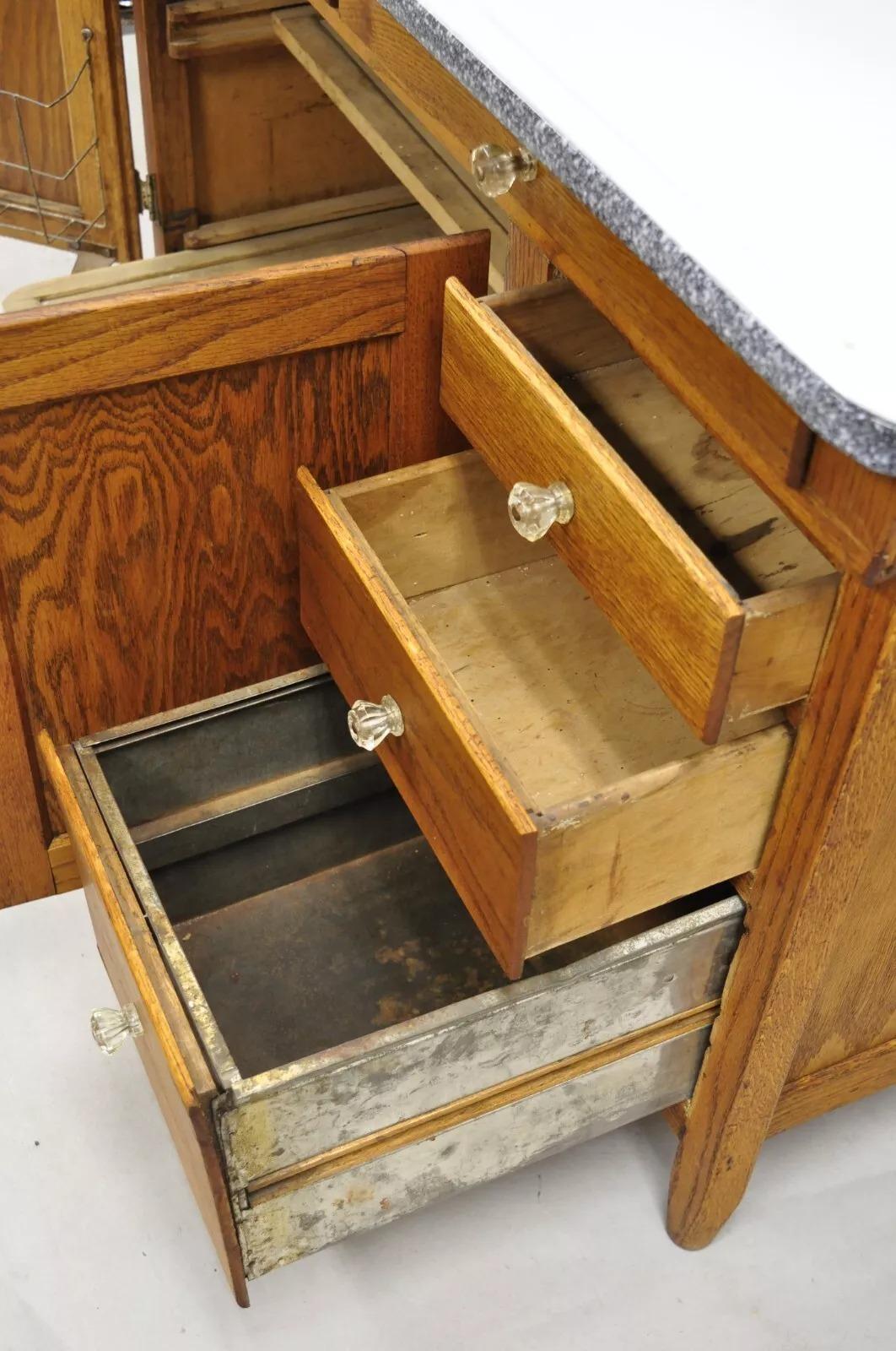 Armoire de cuisine antique Mastercraft en chêne, porcelaine, émail et Hoosier en vente 2