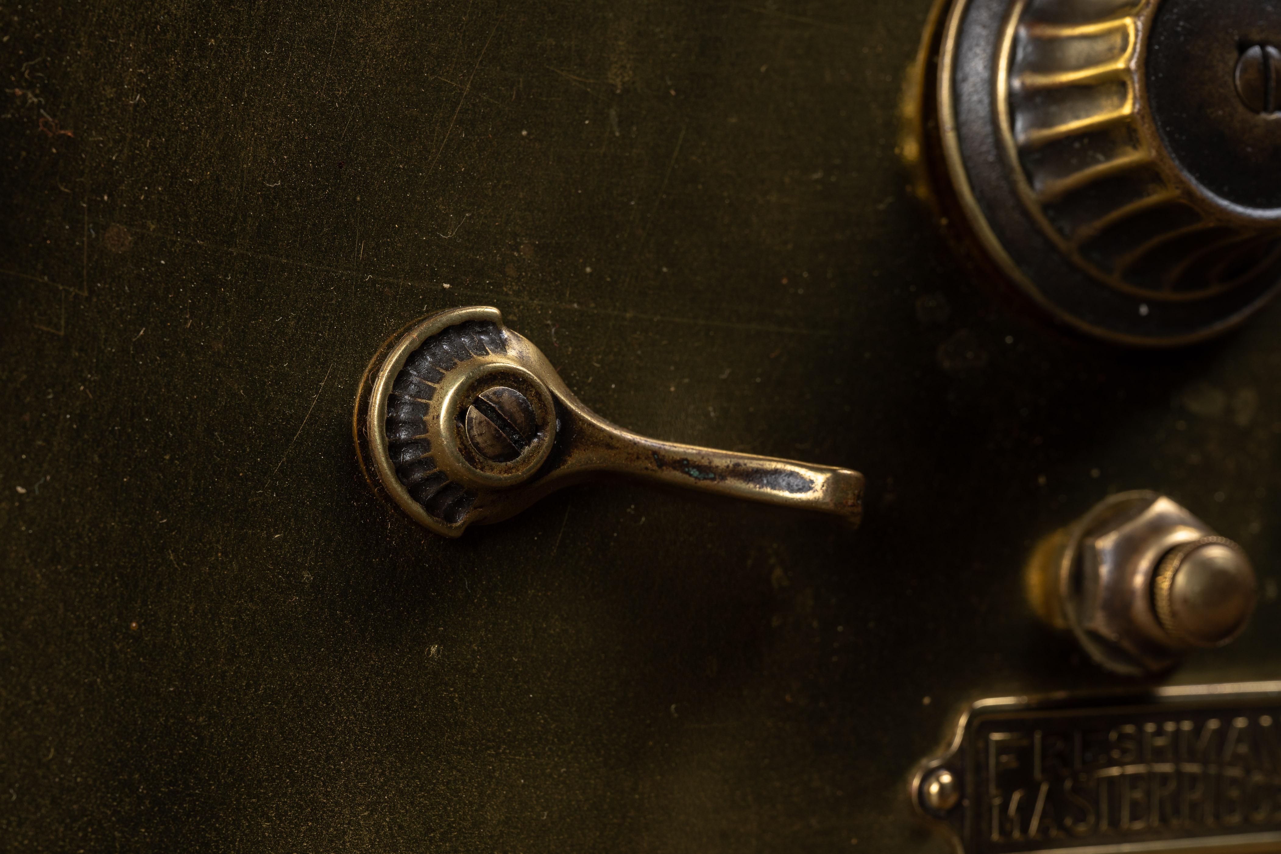 20ième siècle Radio de table antique 