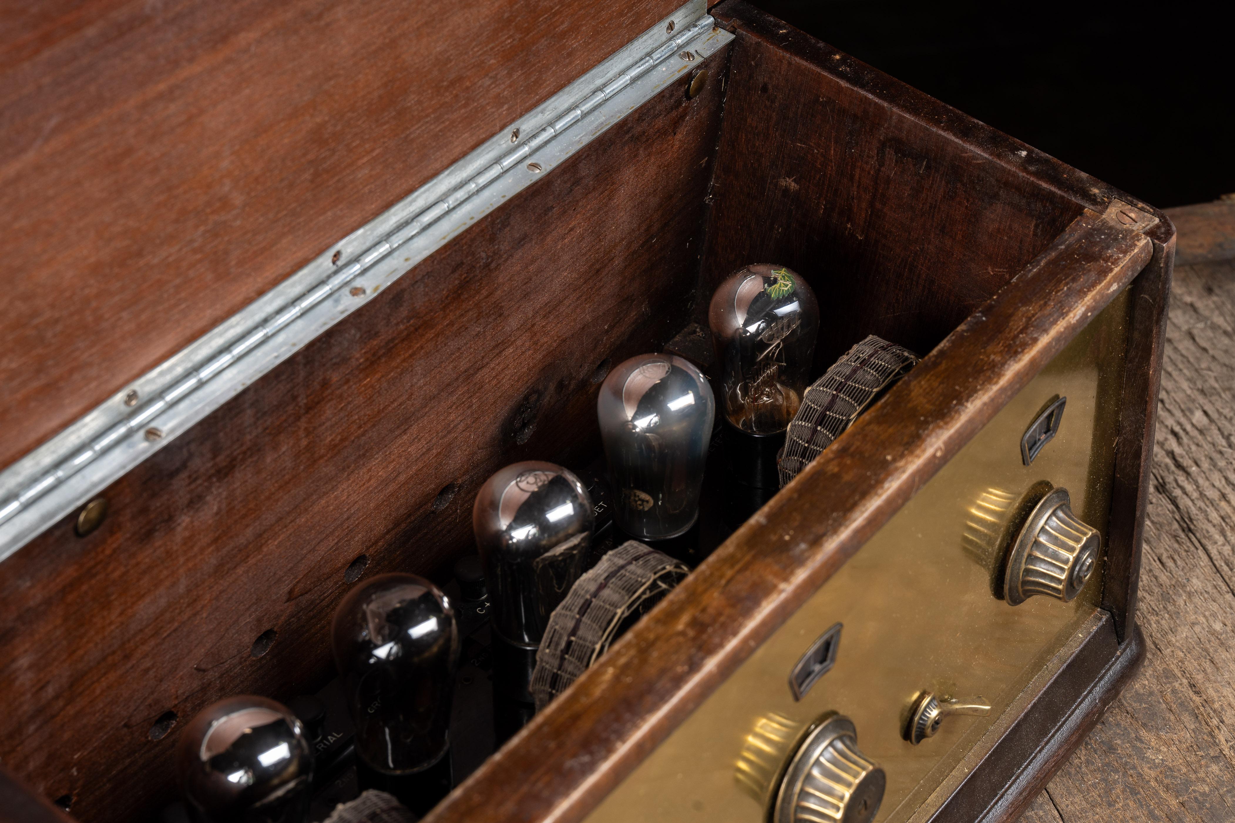Radio de table antique 